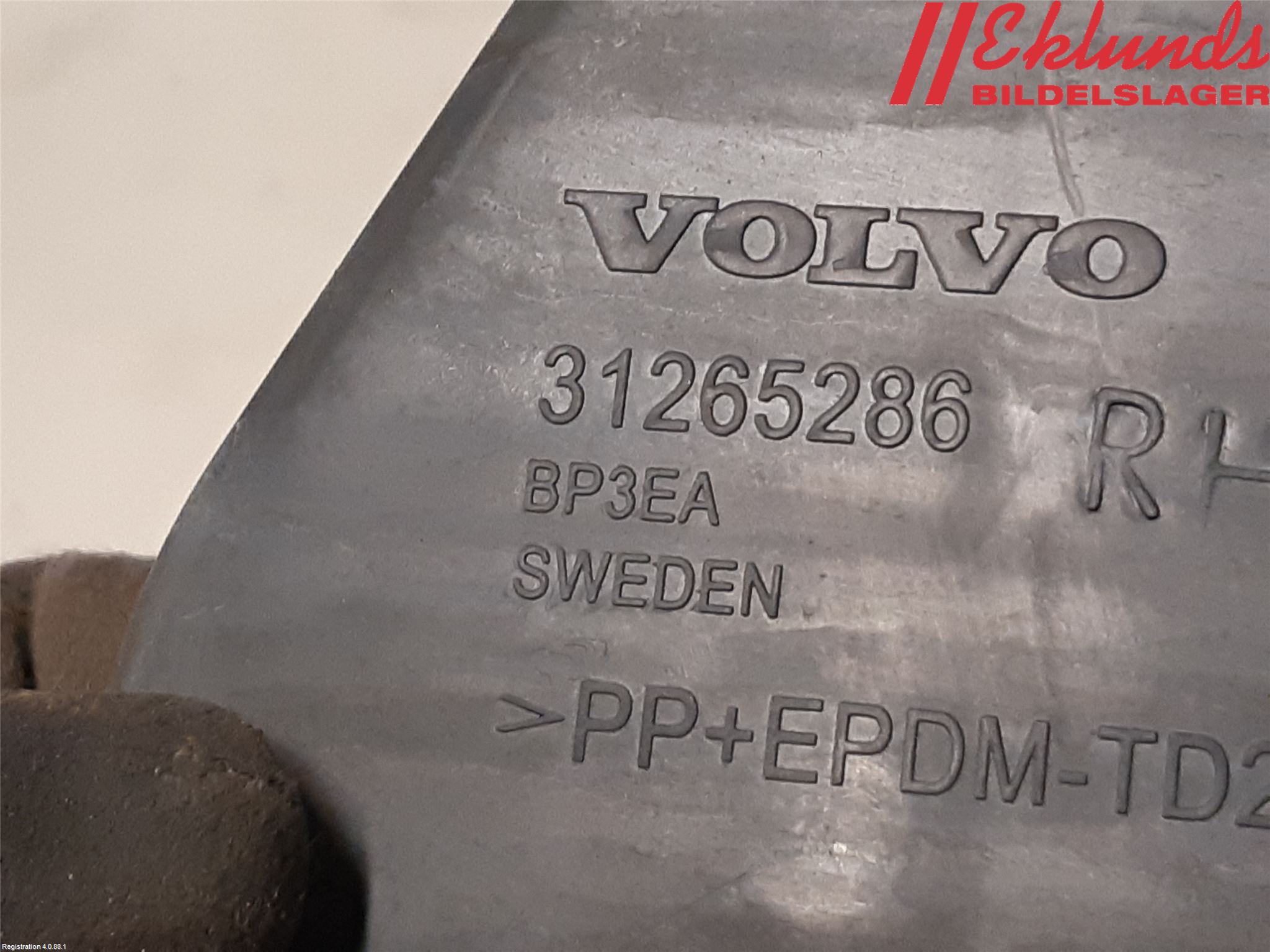 Volvo V60 11-13 Stötfångarfäste Bak Hö