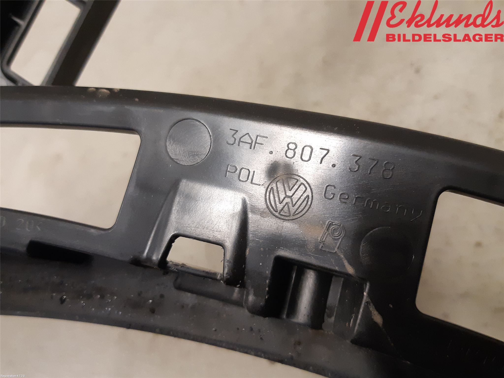 Volkswagen VW PASSAT 11-14 Stötfångarfäste Bak Hö