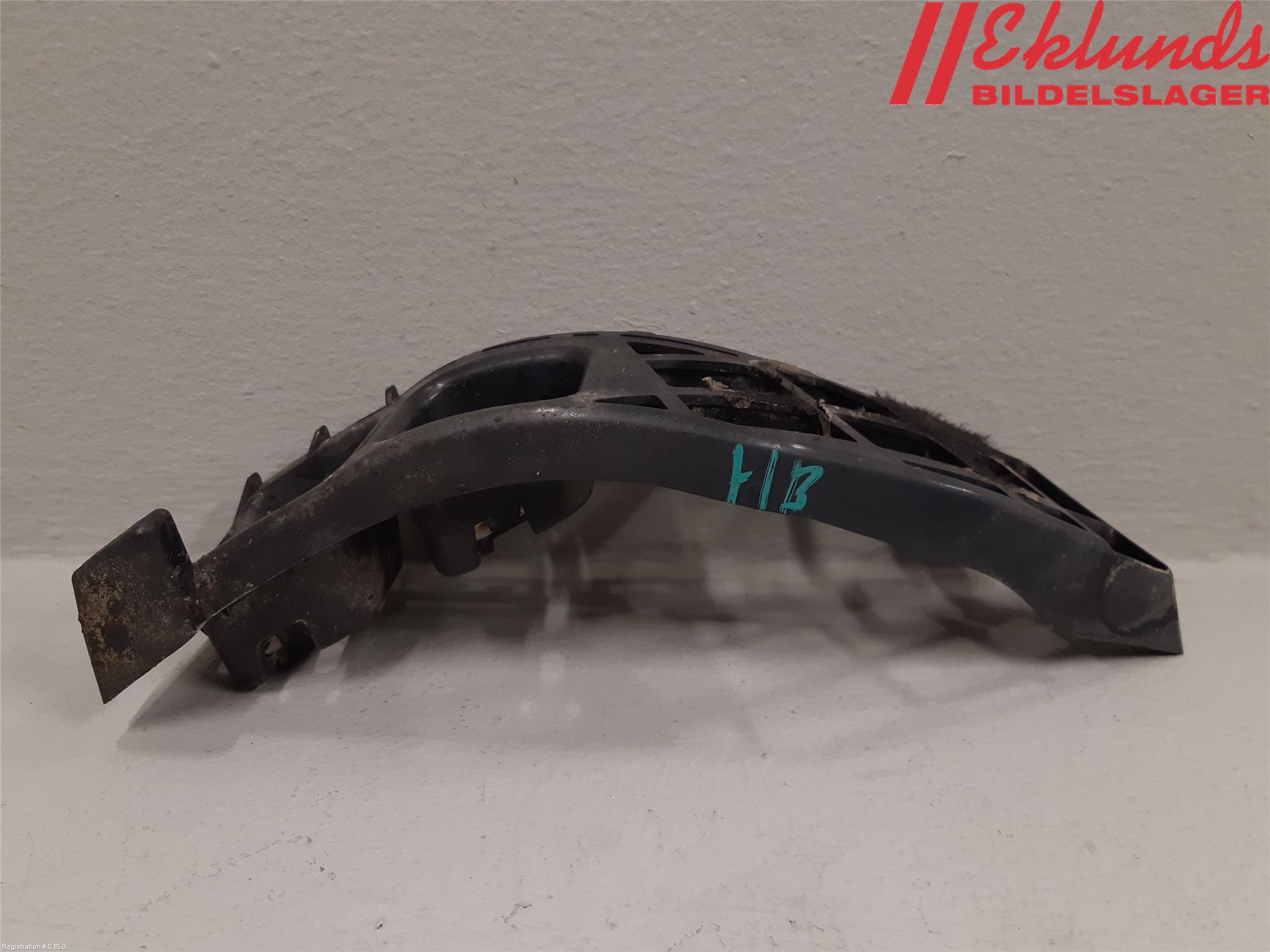 Mercedes-Benz MB E-KLASS (W212) 09-16 Stötfångarfäste Bak Hö