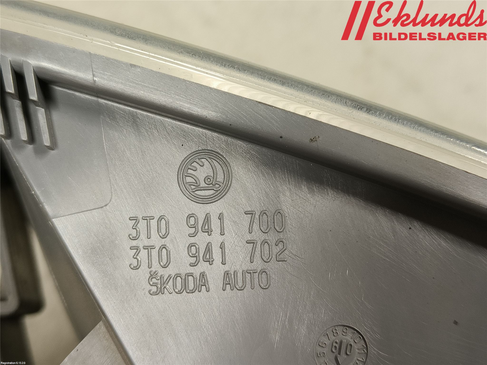 Skoda SUPERB 09-15 Dimljus-Varselljus Fram