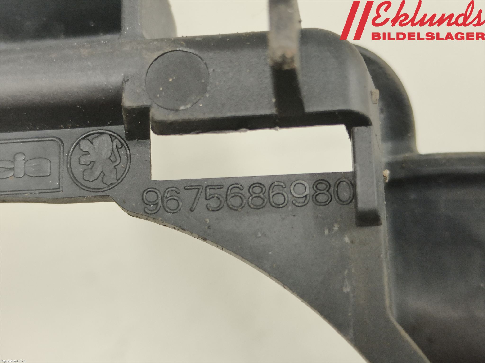 Peugeot 208 12-15 Dimljussarg Fram