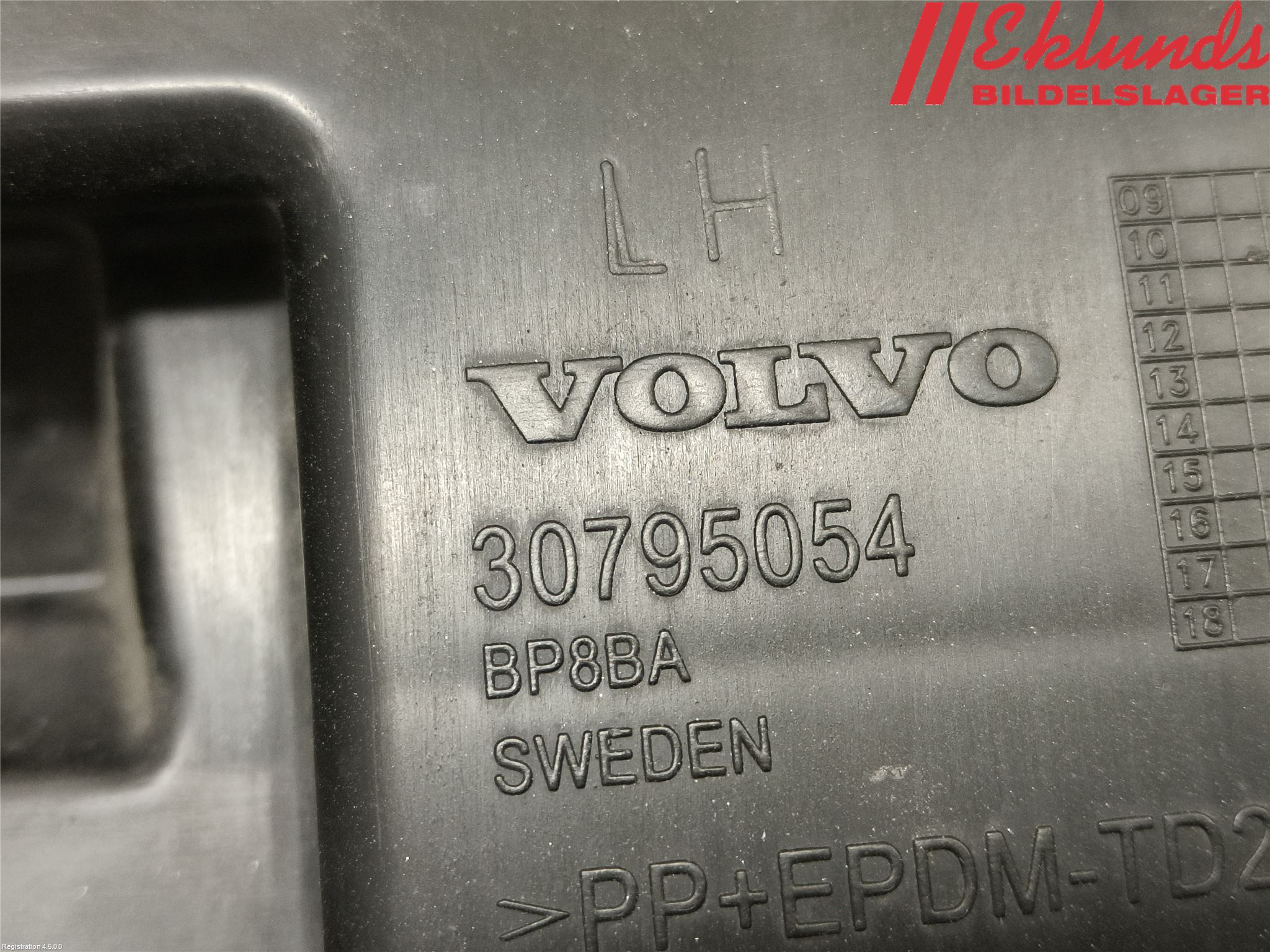 Volvo S60 11-13 Stötfångarfäste Bak Vä