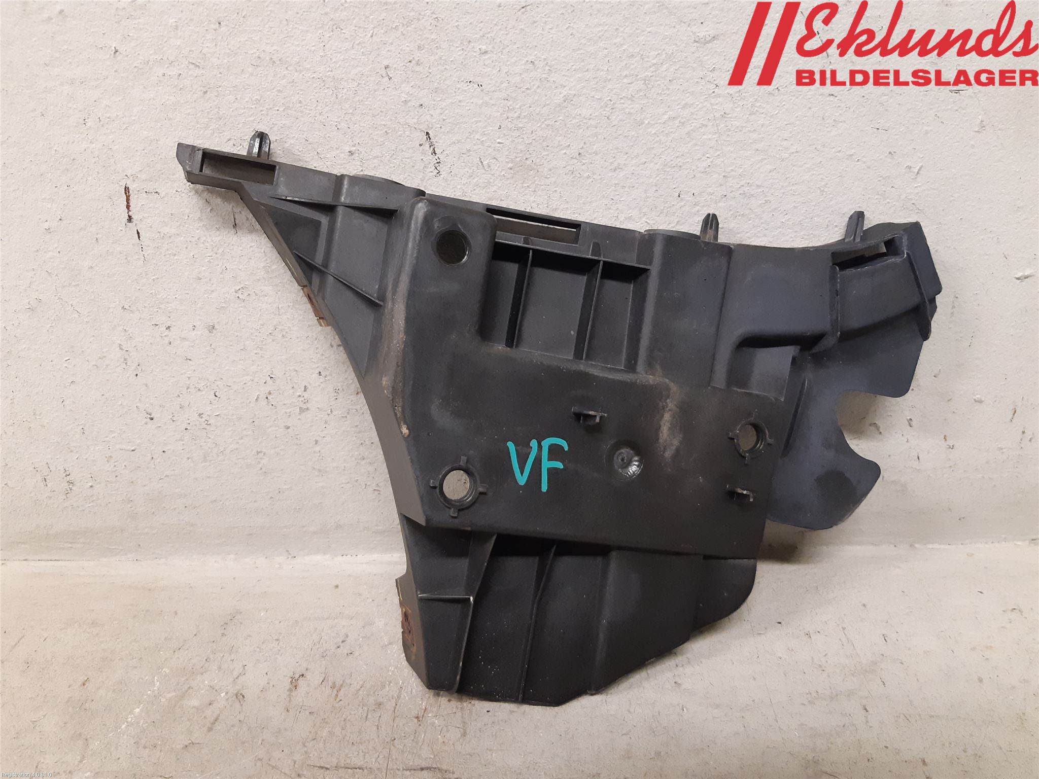 Volvo V70 08-13 Stötfångarfäste Fram Vä