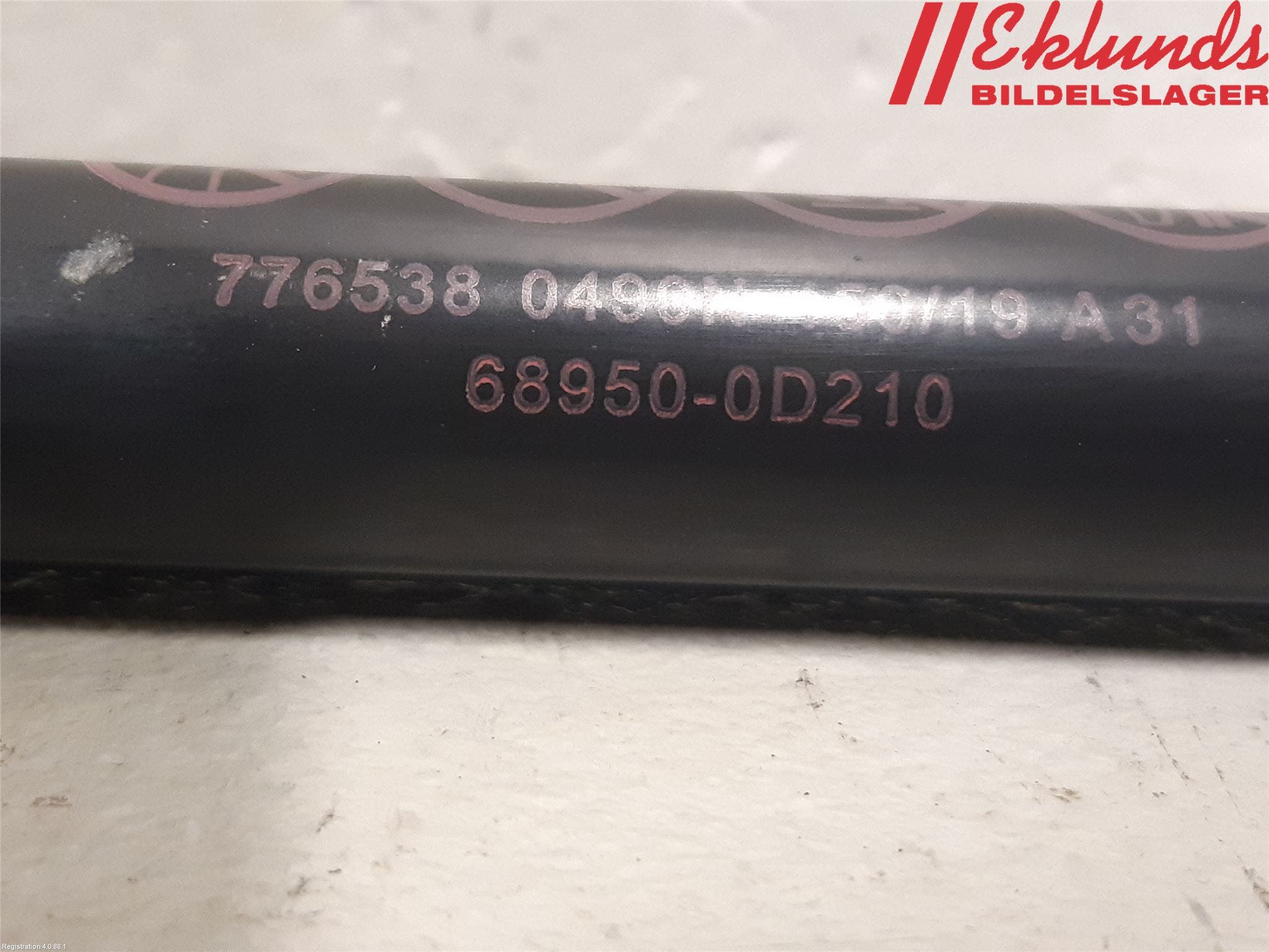 Toyota YARIS XP130 15-20 Gasfjäder Baklucka