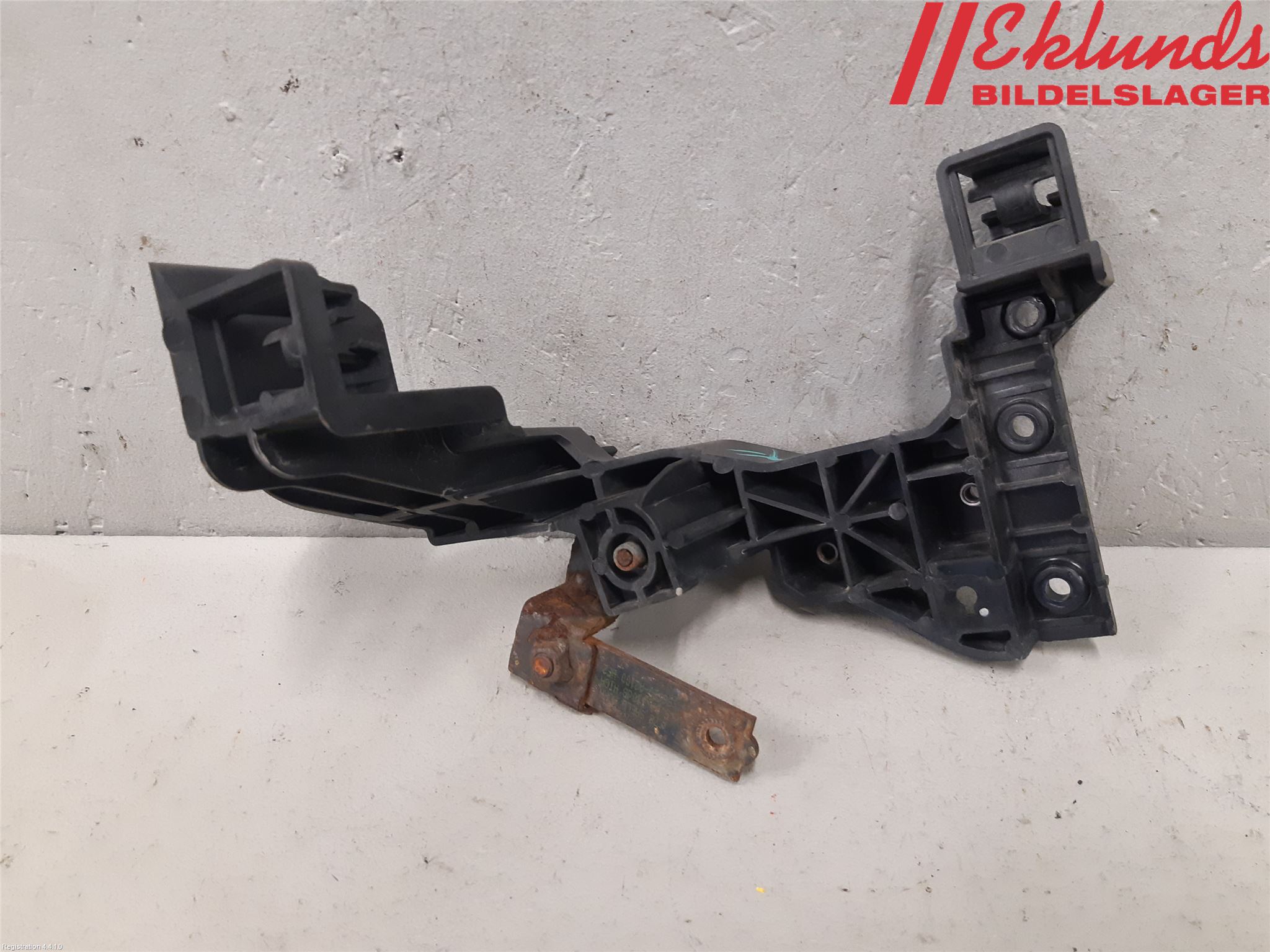 Kia CEED 12-18 Strålkast Fästsarg