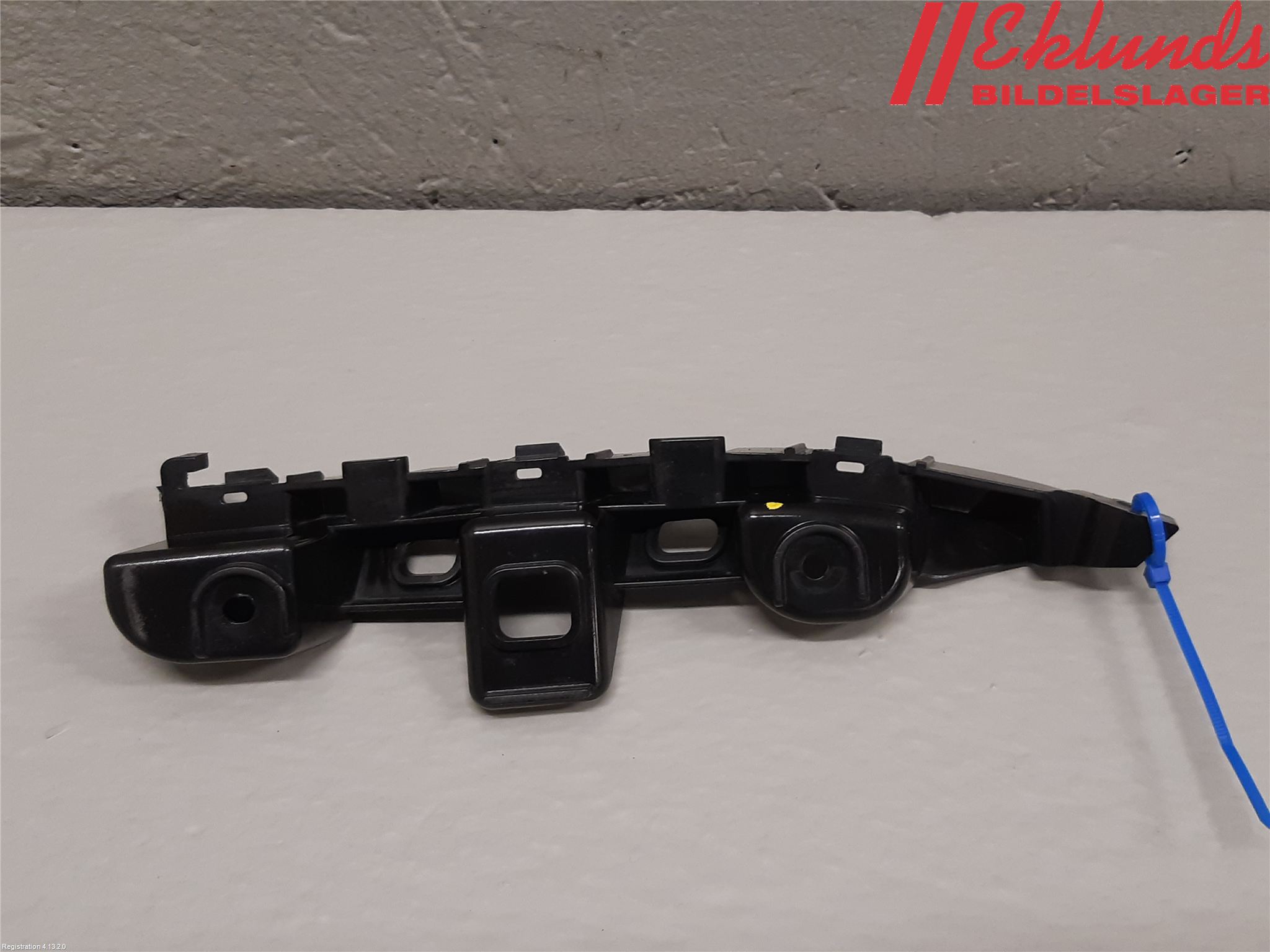 Volkswagen VW PASSAT 11-14 Stötfångarfäste Fram Hö