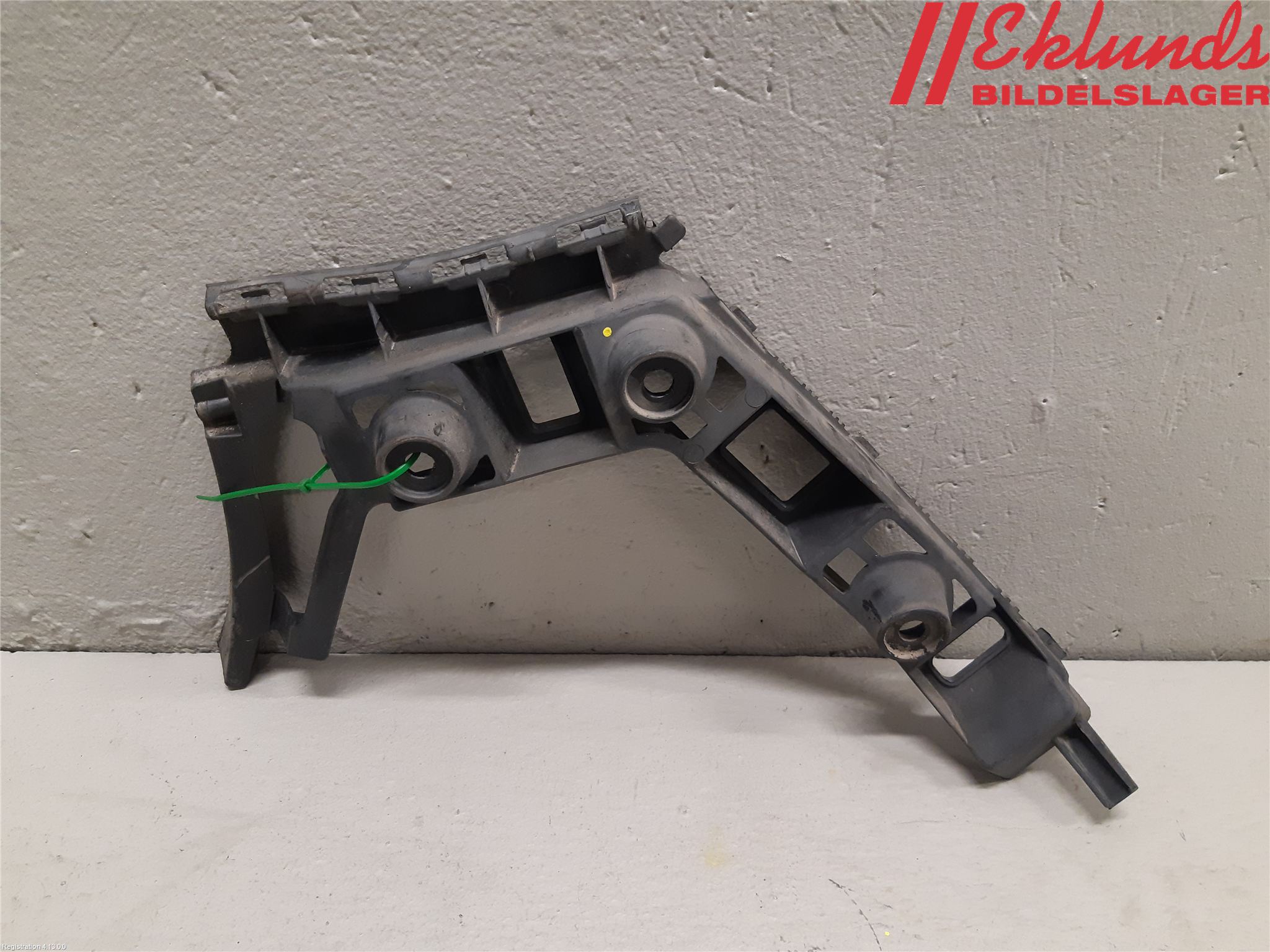 Volkswagen VW GOLF VI 09-13 Stötfångarfäste Bak Hö