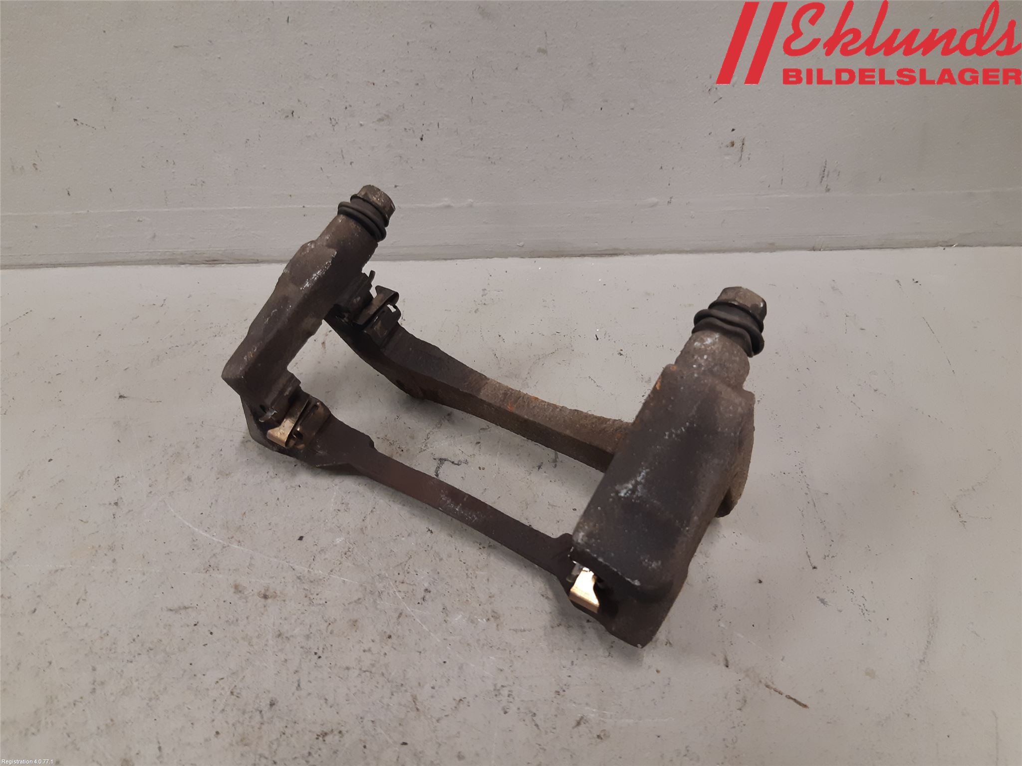 Toyota RAV4 19- Bromsokshållare