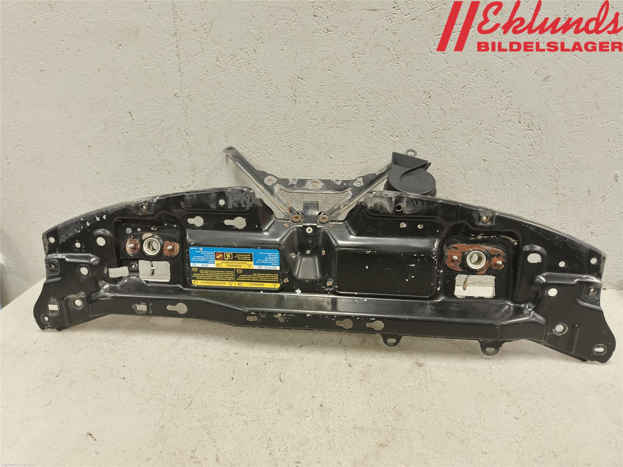 Saab 9-3 VER2/VER3 08-15 Front Huvlåsplåt-Balk