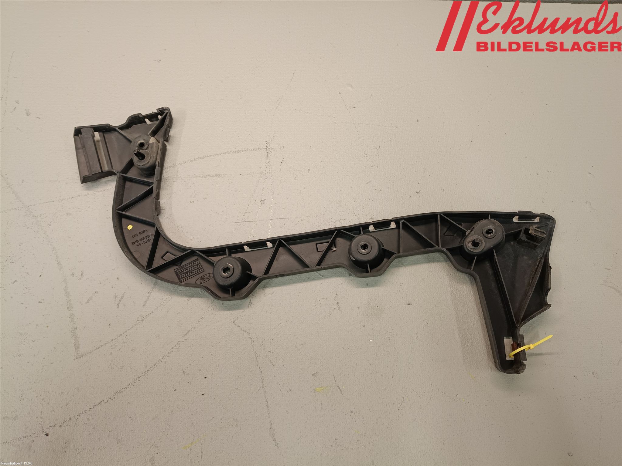 Ford FOCUS 15-18 Stötfångarfäste Bak Vä