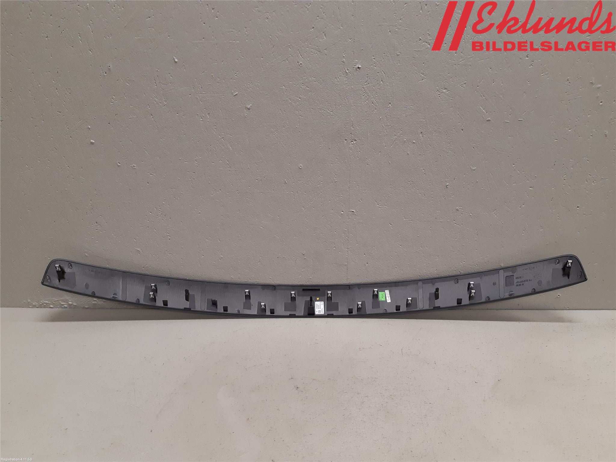 Tesla MODEL Y 21- List Bak-Baklucka