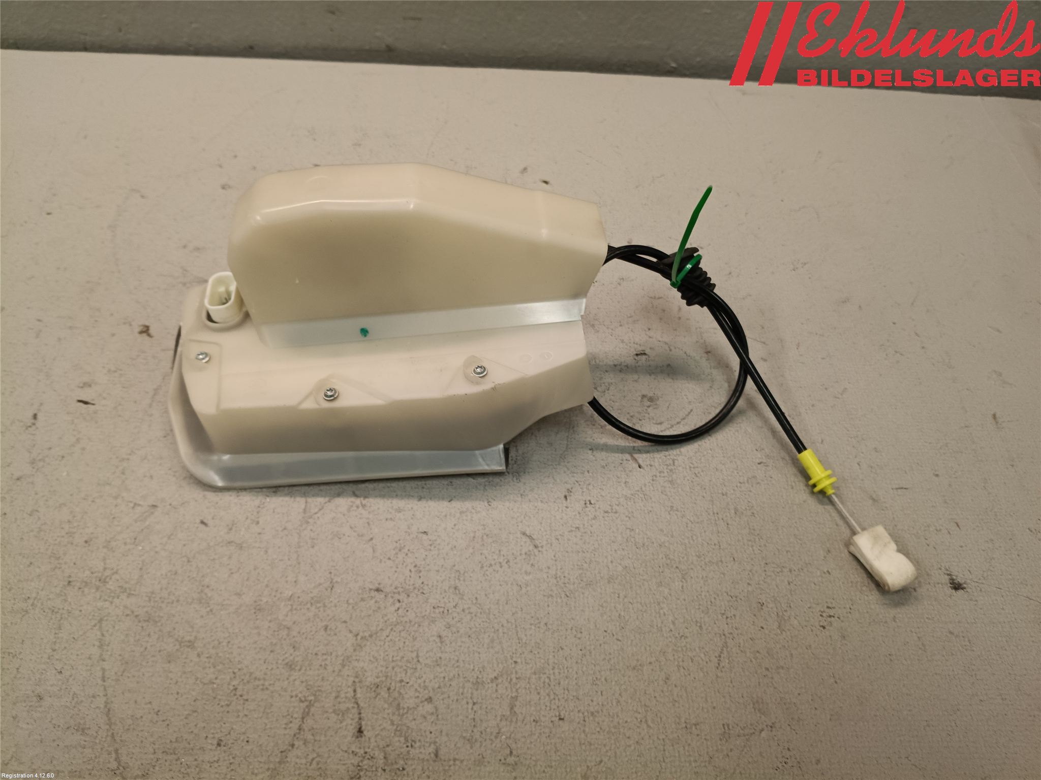 Tesla MODEL 3 17- Låskista-Dörrlås