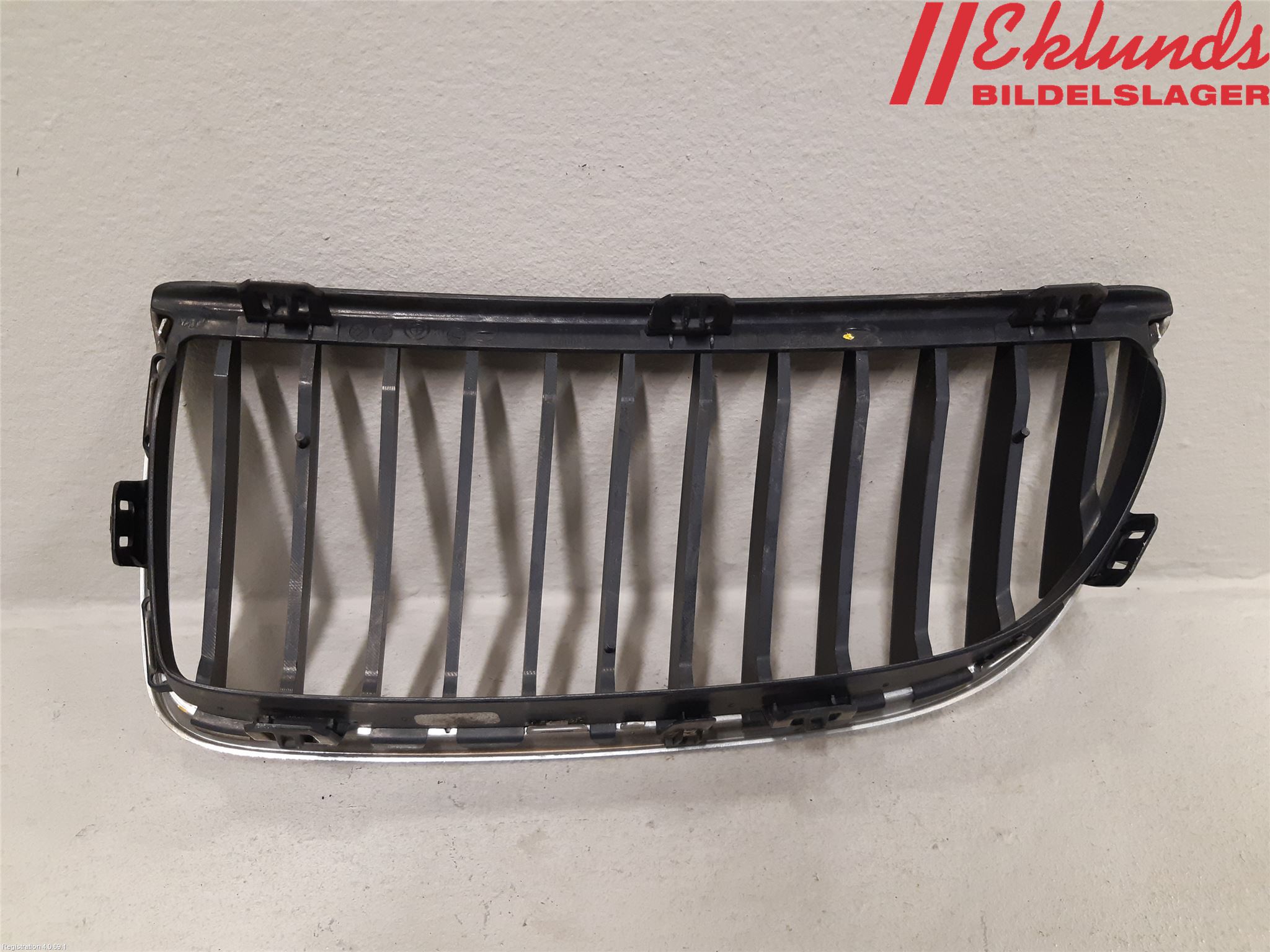 BMW 3 E90/91 SED/TOU 05-12 Grilldel Höger