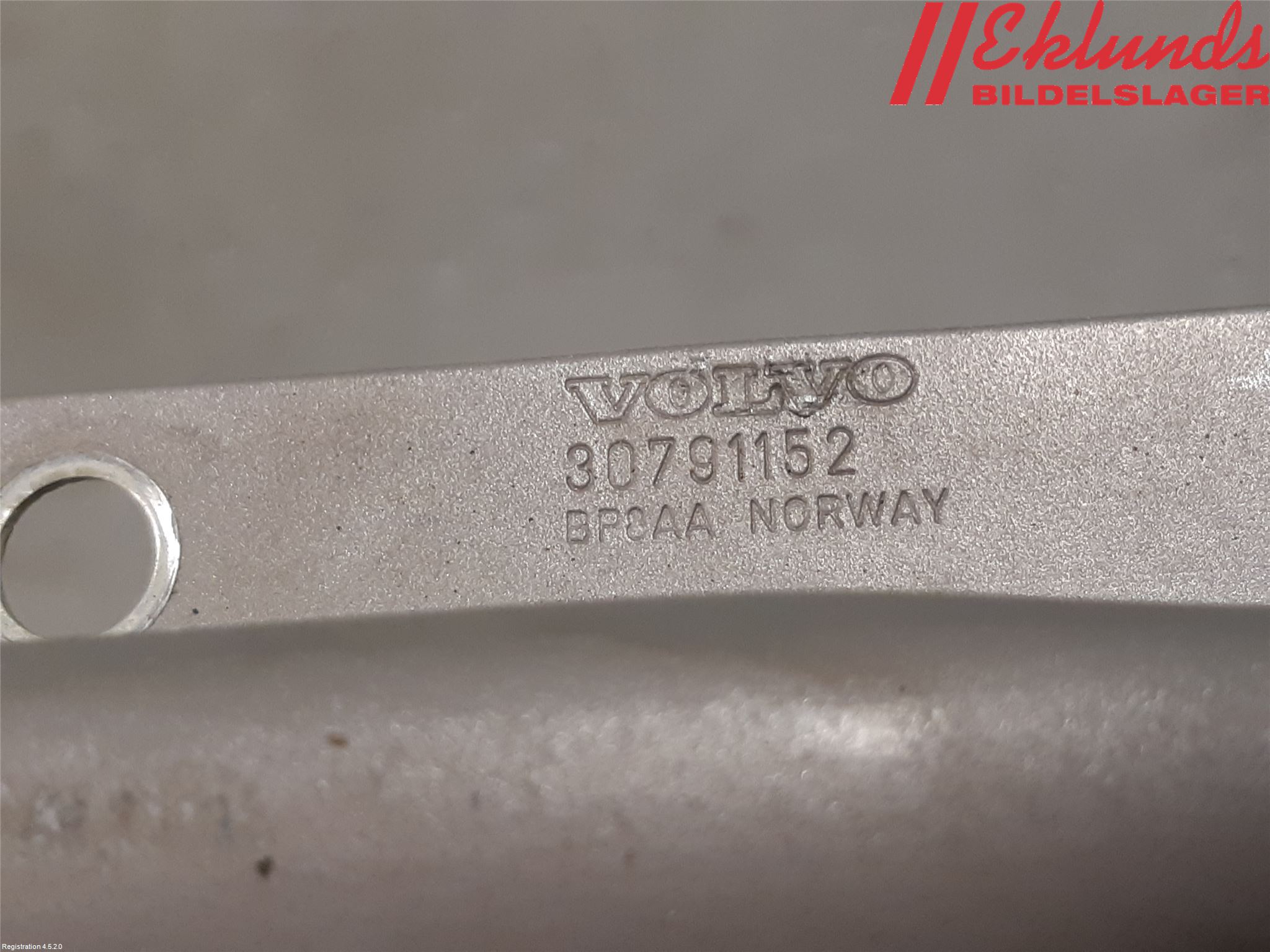 Volvo XC70 08-13 Stötfångarbalk Fram