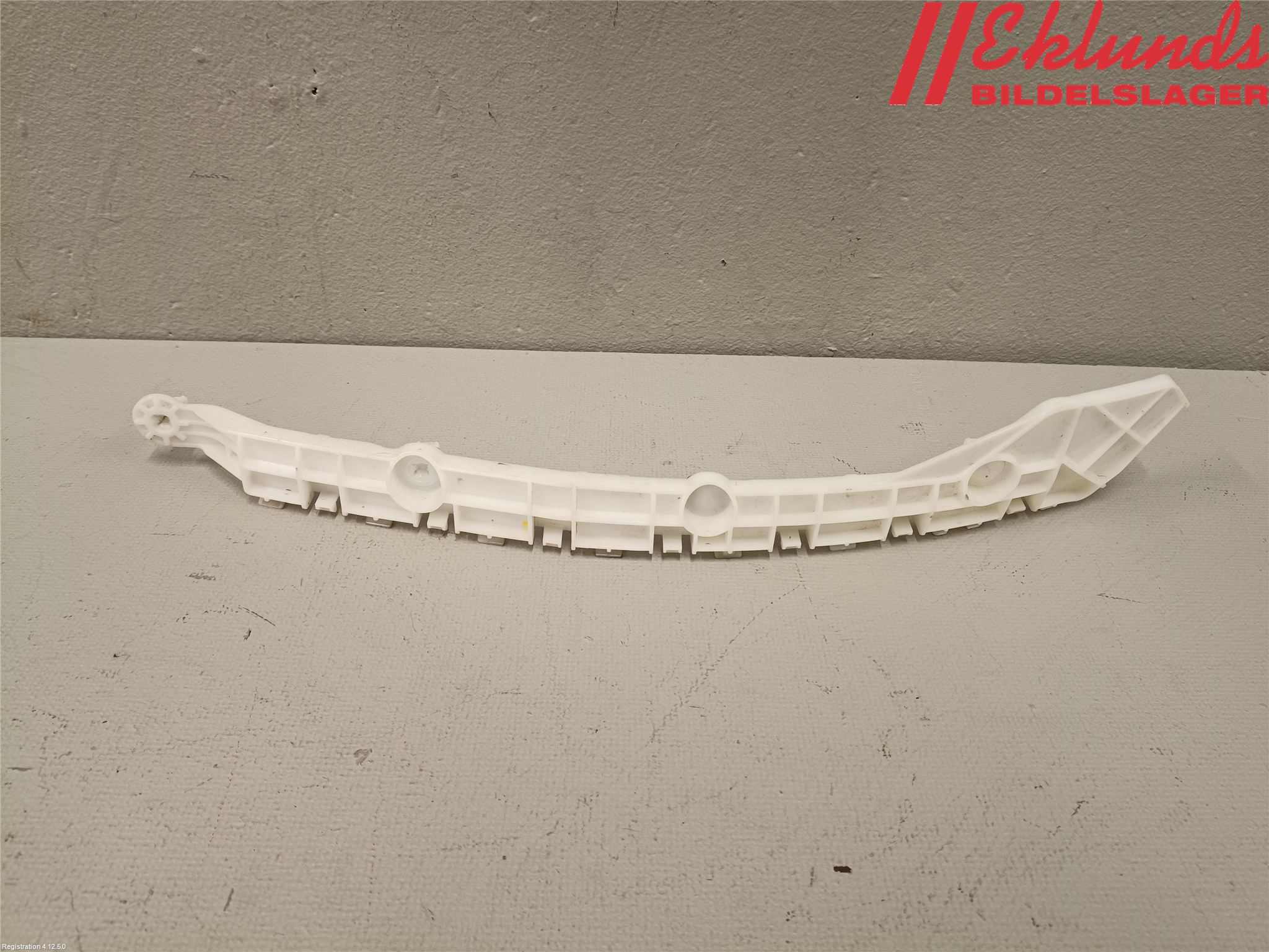 Mitsubishi ECLIPS CROSS Stötfångarfäste Bak Hö