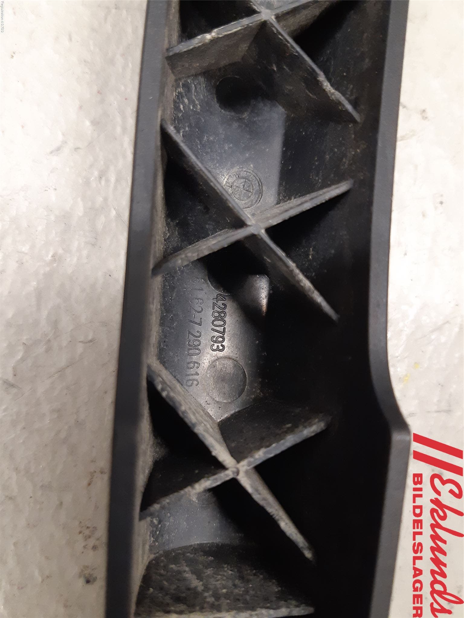 BMW 3 F30/F31/F80 12-19 Torkararm-Bakruta