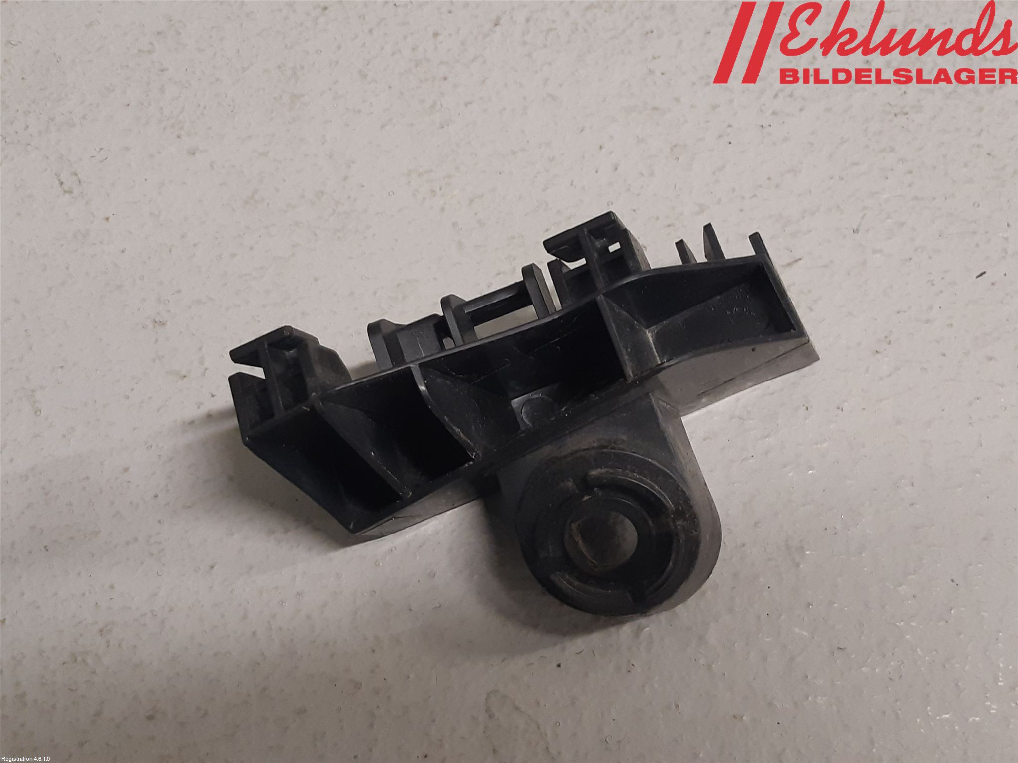 Toyota AURIS 13-19 Stötfångarfäste Bak Hö