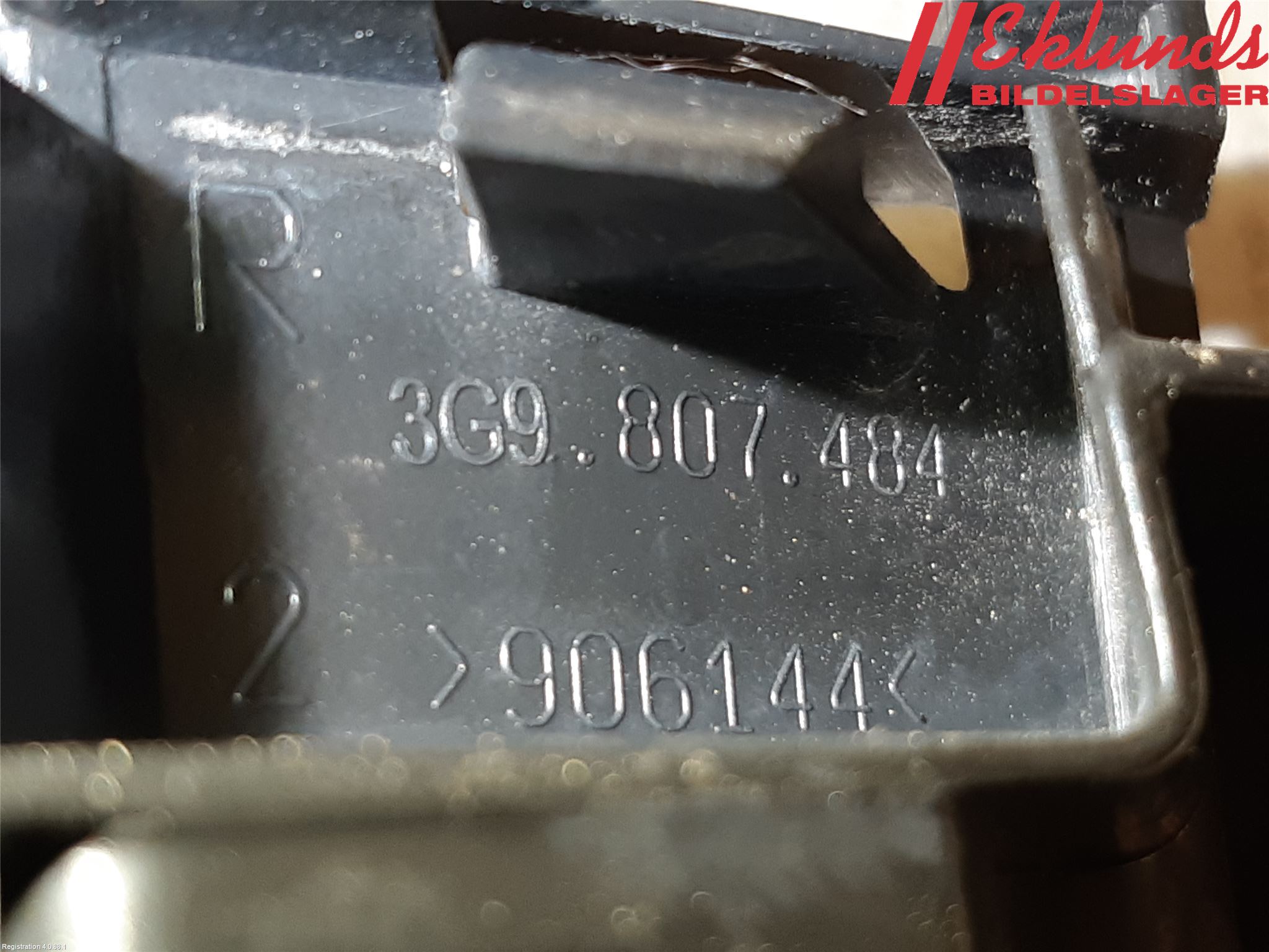 Volkswagen VW PASSAT 15-19 Stötfångarfäste Bak Hö