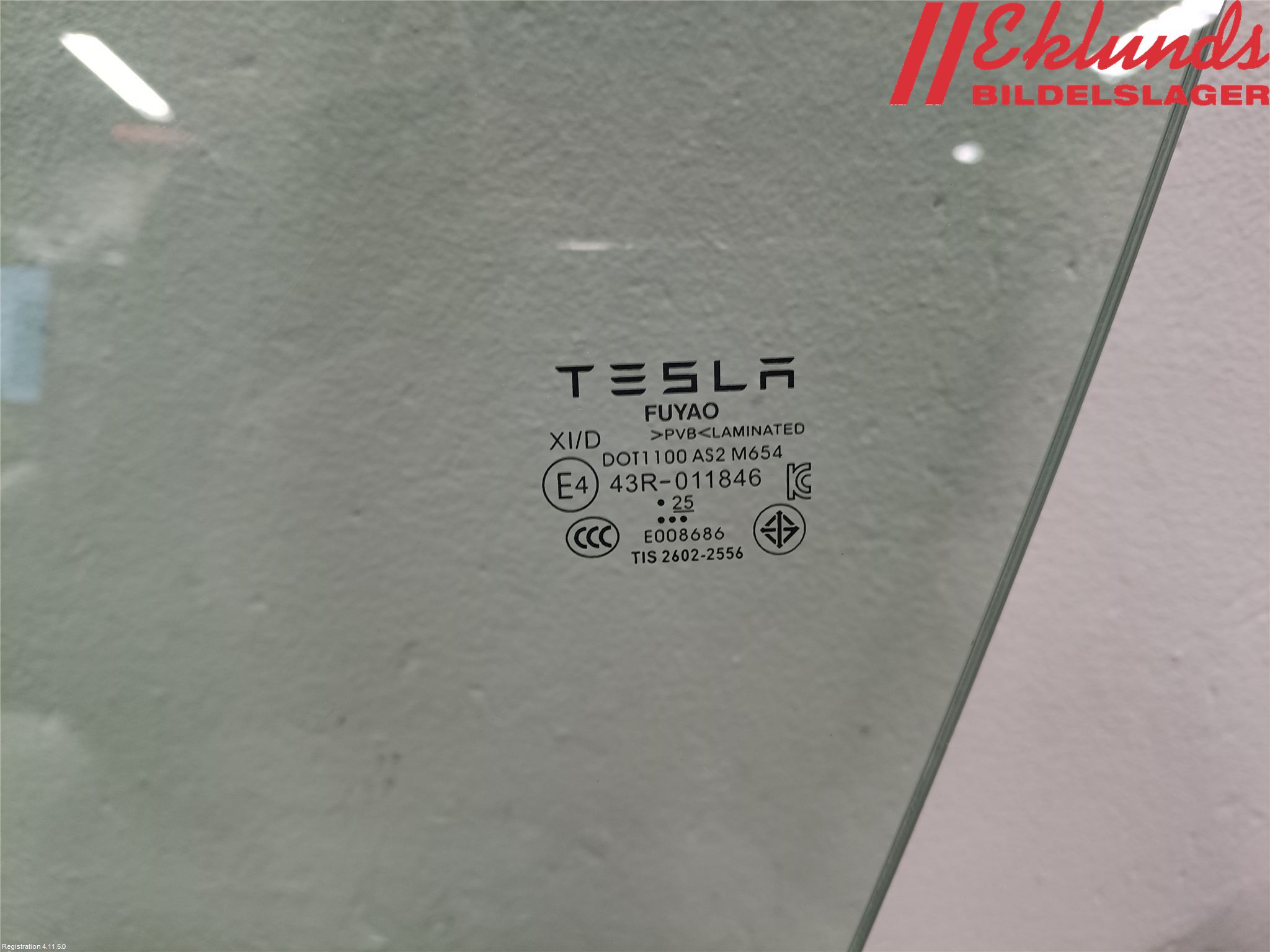 Tesla MODEL Y 21- Dörruta Fram Vänster