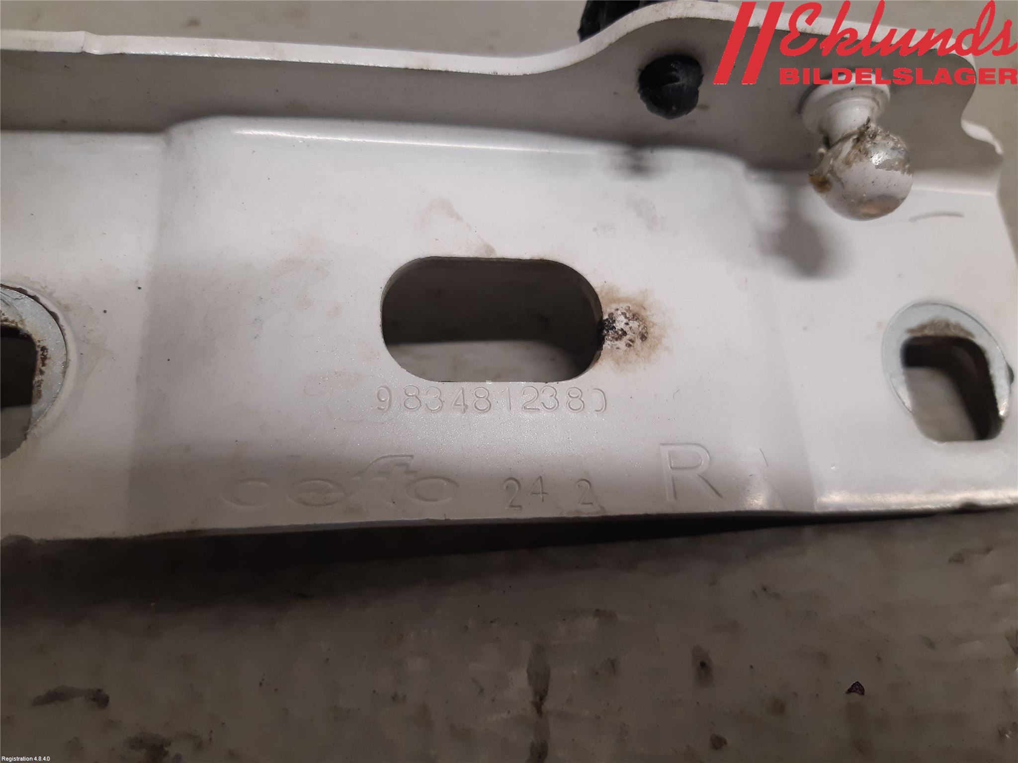 Opel MOKKA 21- Huvgångjärn