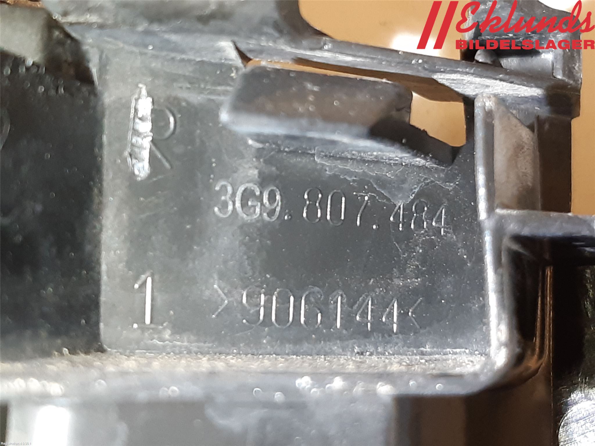 Volkswagen VW PASSAT 15-19 Stötfångarfäste Bak Hö
