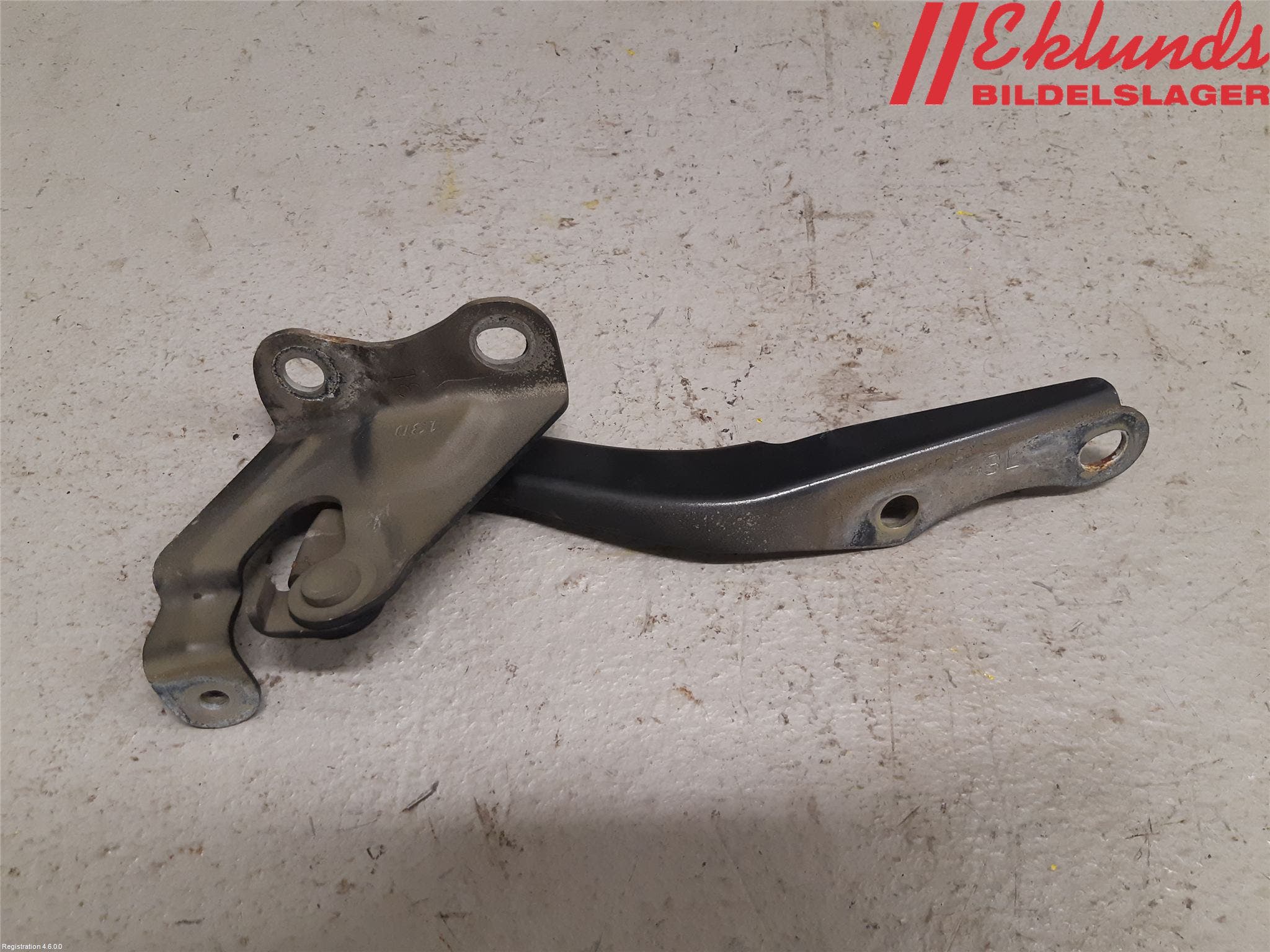 Toyota AVENSIS 09-15 Huvgångjärn