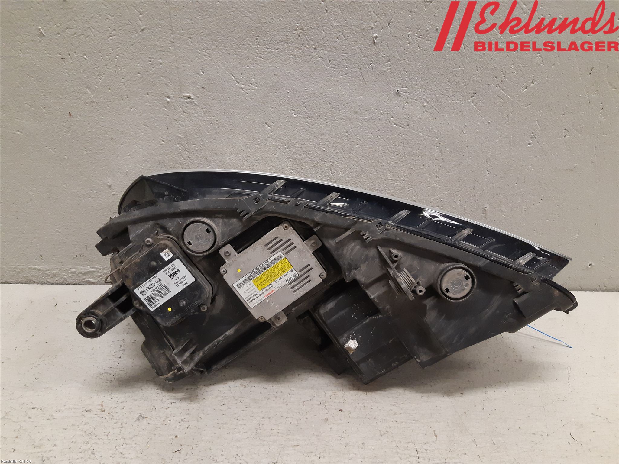 Volkswagen VW PASSAT 11-14 Strålkastare Höger