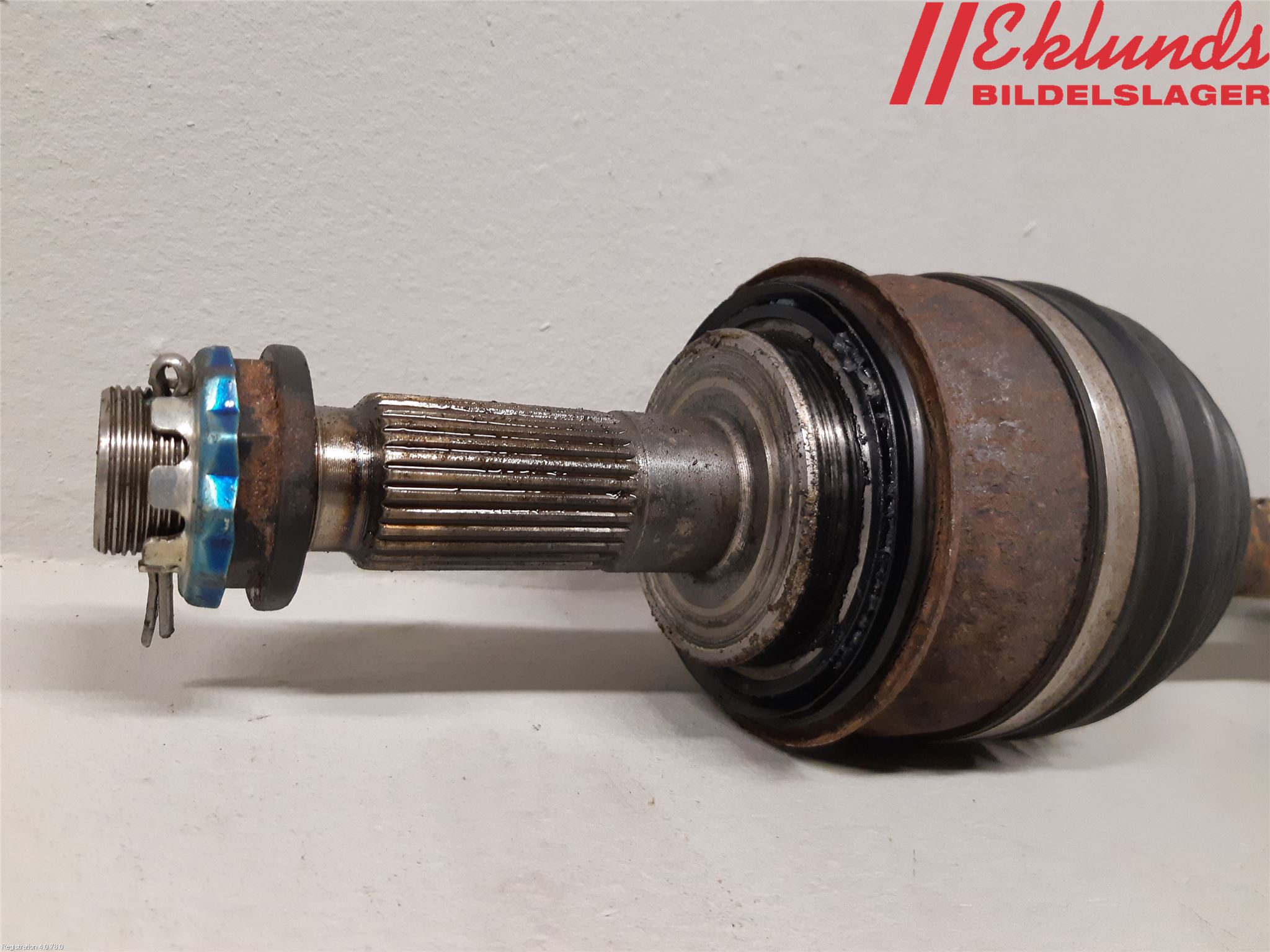 Toyota HILUX 05-16 Drivaxel Fram Vänster