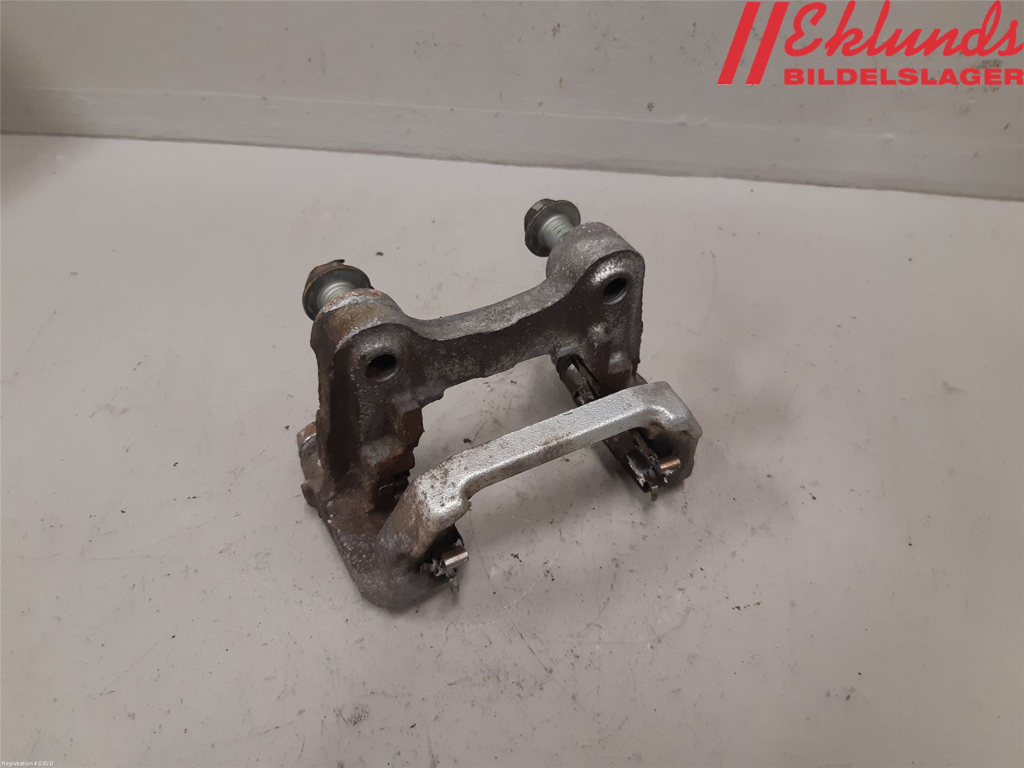 Toyota RAV4 19- Bromsokshållare