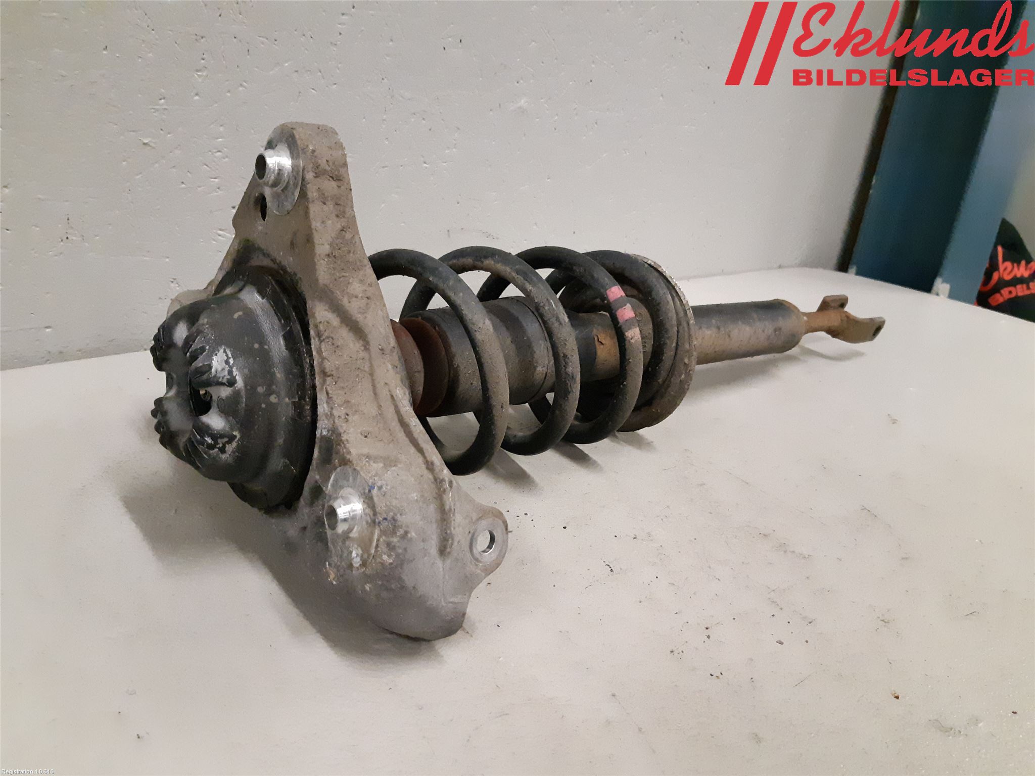 Audi A4/S4 05-07 Fjäderben Fram Höger