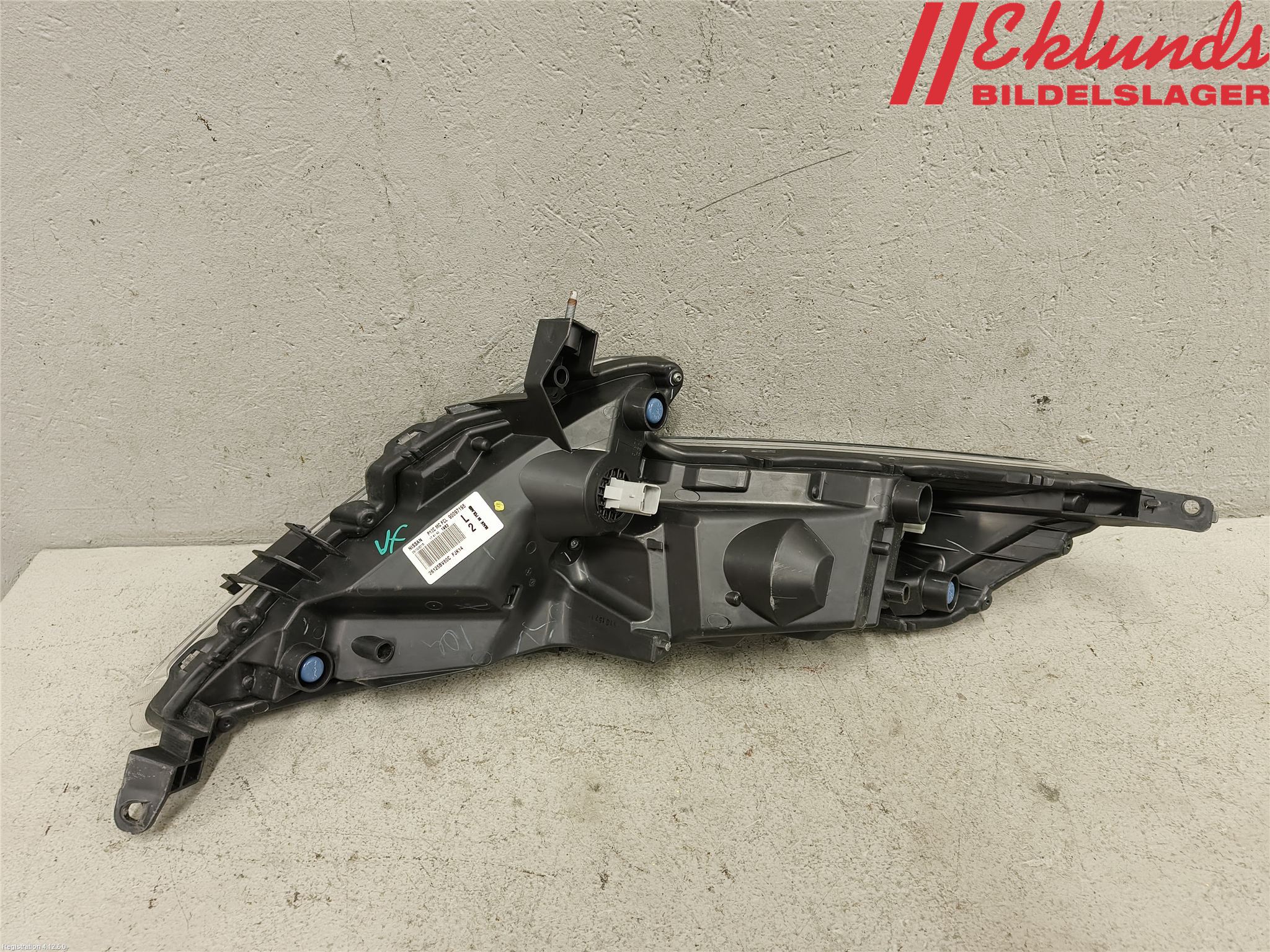 Nissan JUKE 14-19 Strålkastare Vänster