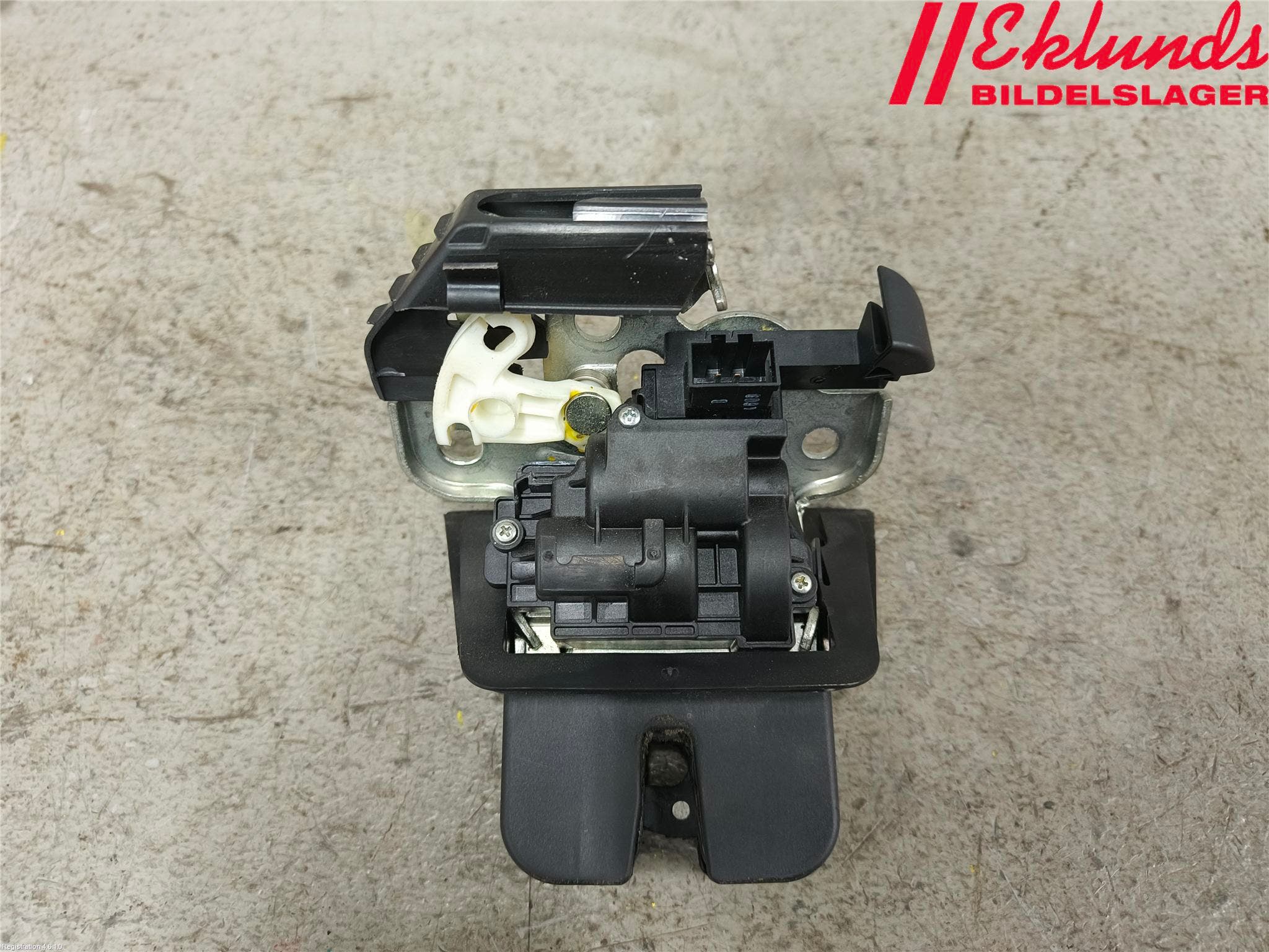 Audi A4/S4 08-11 Låskista Baklucka