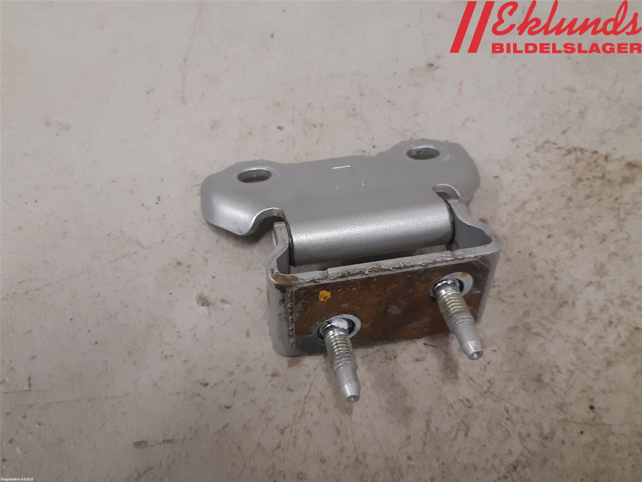 Toyota COROLLA 19- Bakluckegångjärn Vä