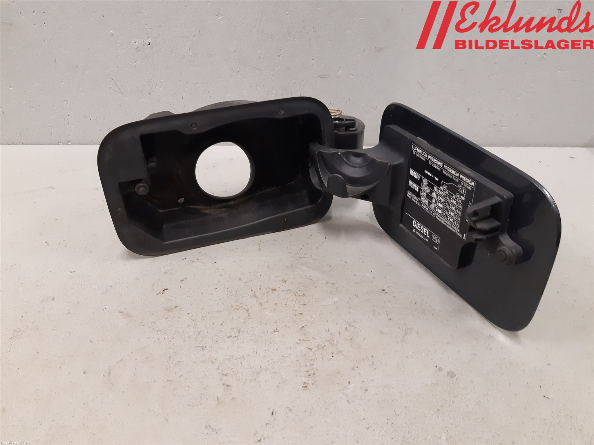 Mercedes-Benz MB E-KLASS (W212) 09-16 Tanklucka