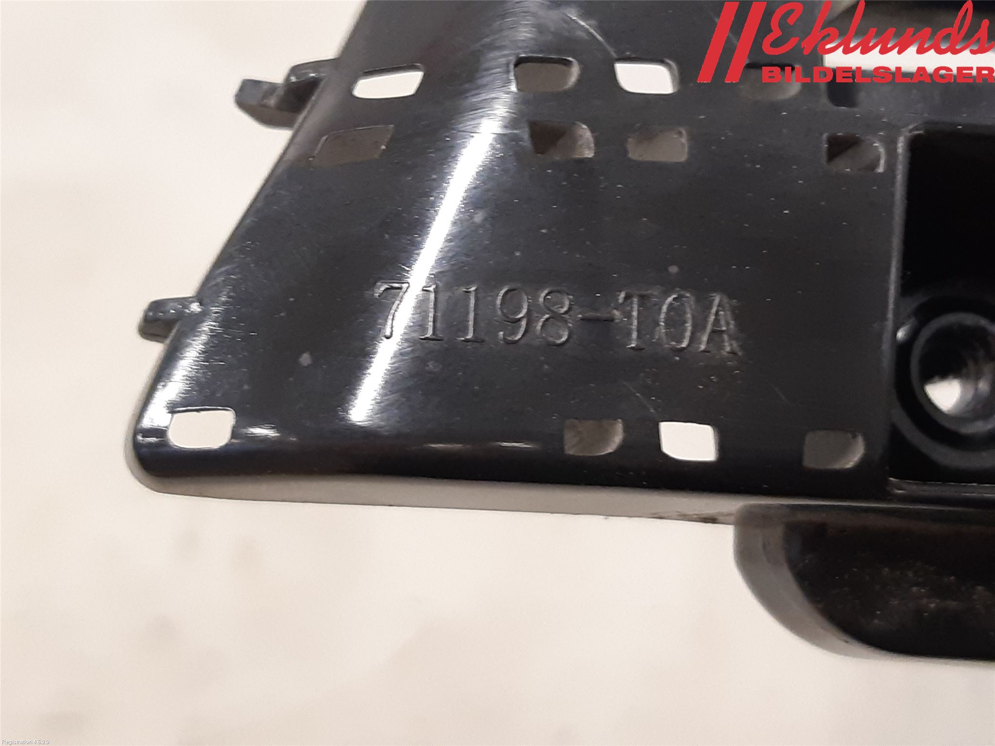 Honda CR-V 13-18 Stötfångarfäste Fram Vä