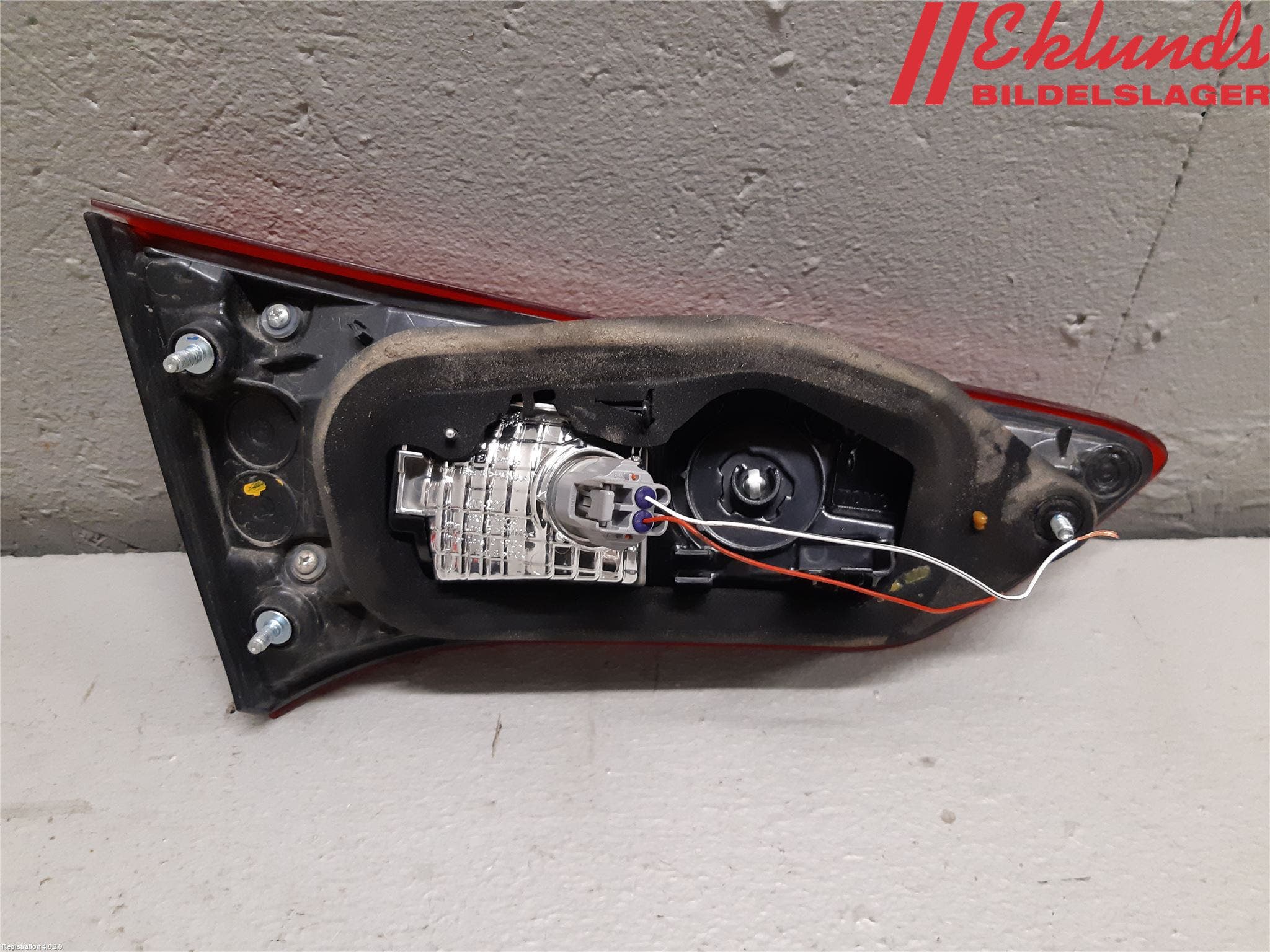 Toyota YARIS XP130 15-20 Bakljus Lucka Hö