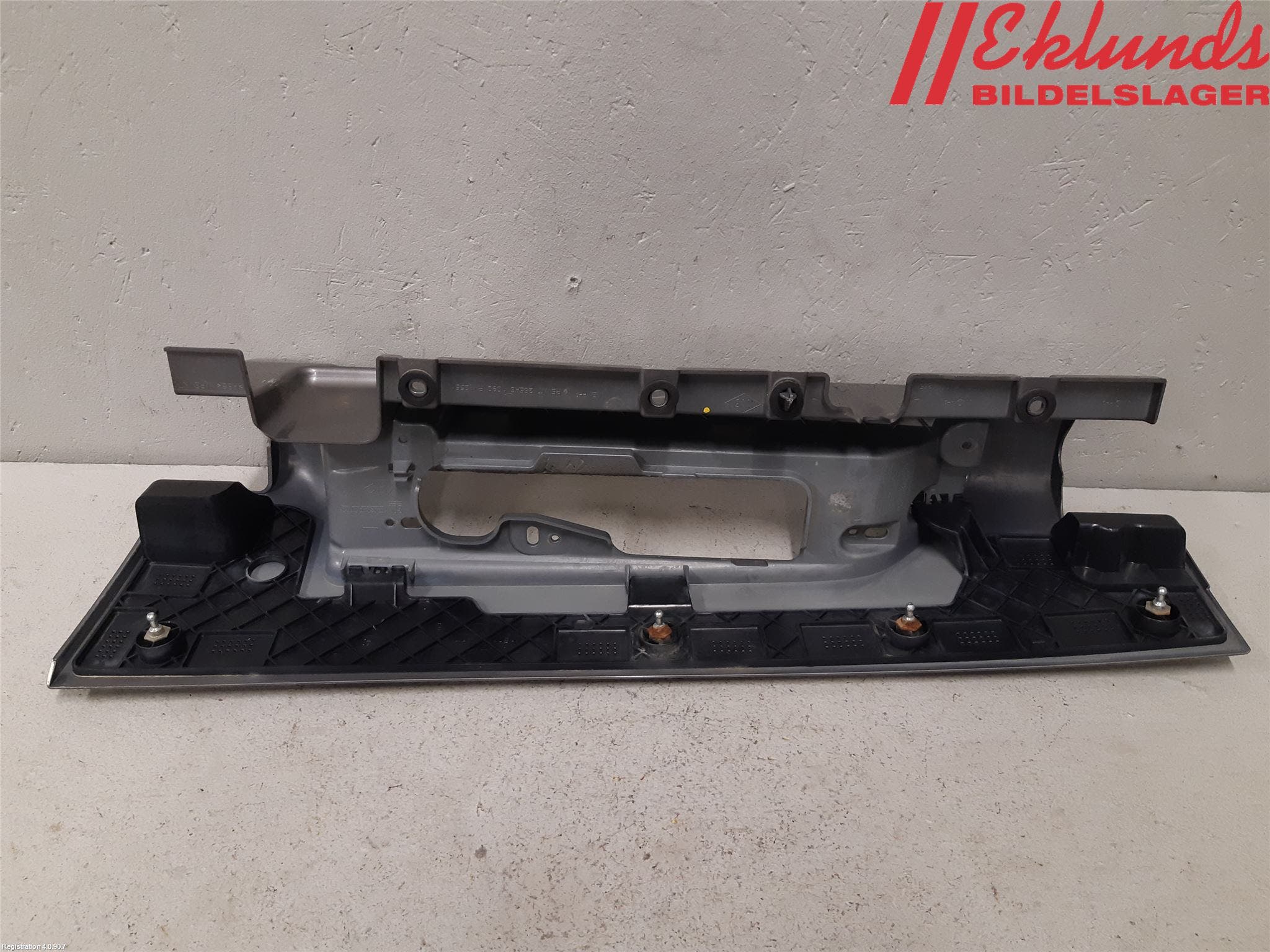 Opel VIVARO 15-19 Bakljussarg