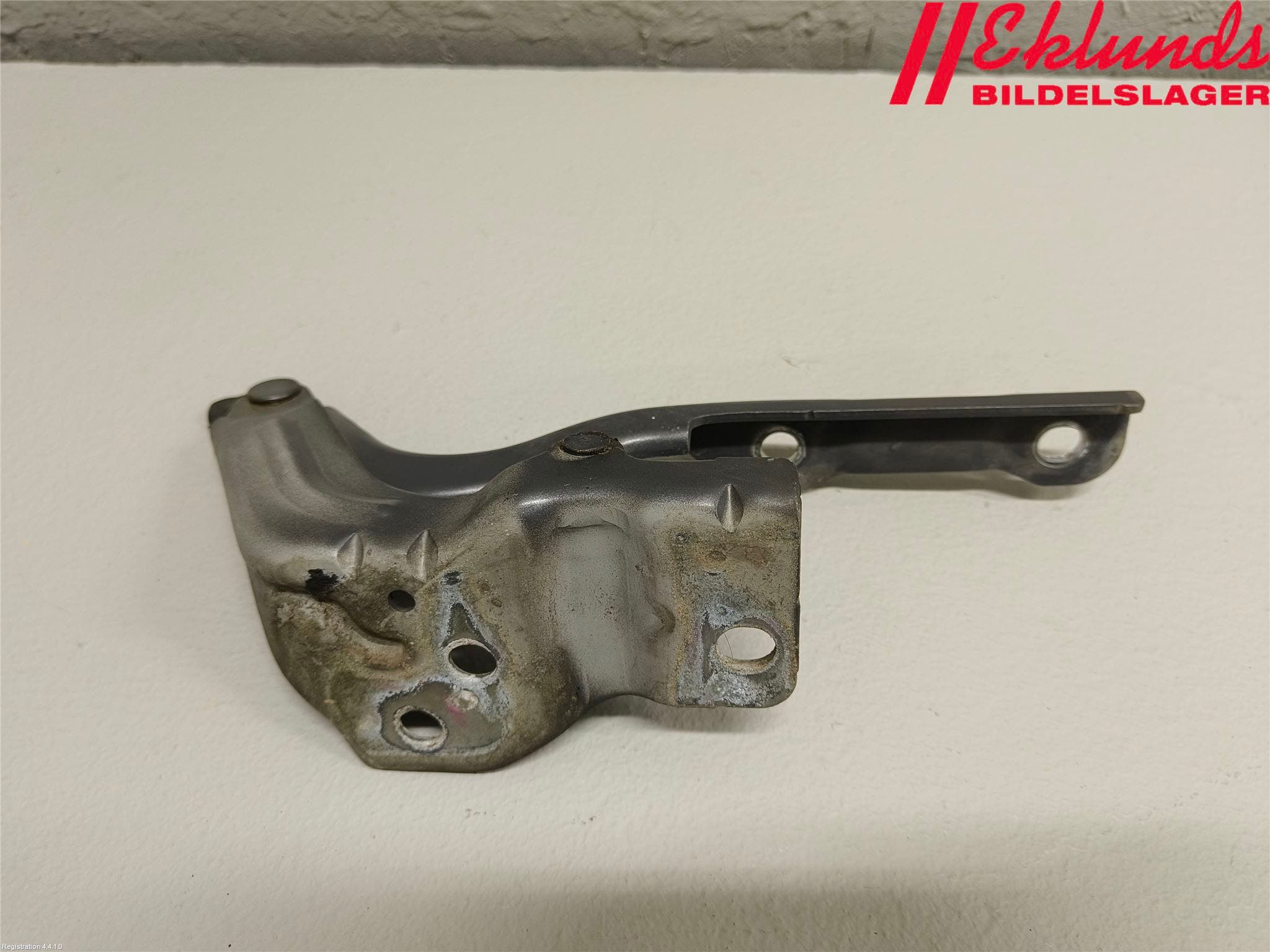 Hyundai i40 08-15 Huvgångjärn