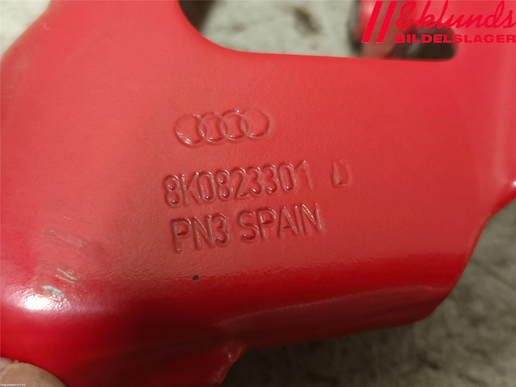 Audi A4/S4 08-11 Huvgångjärn
