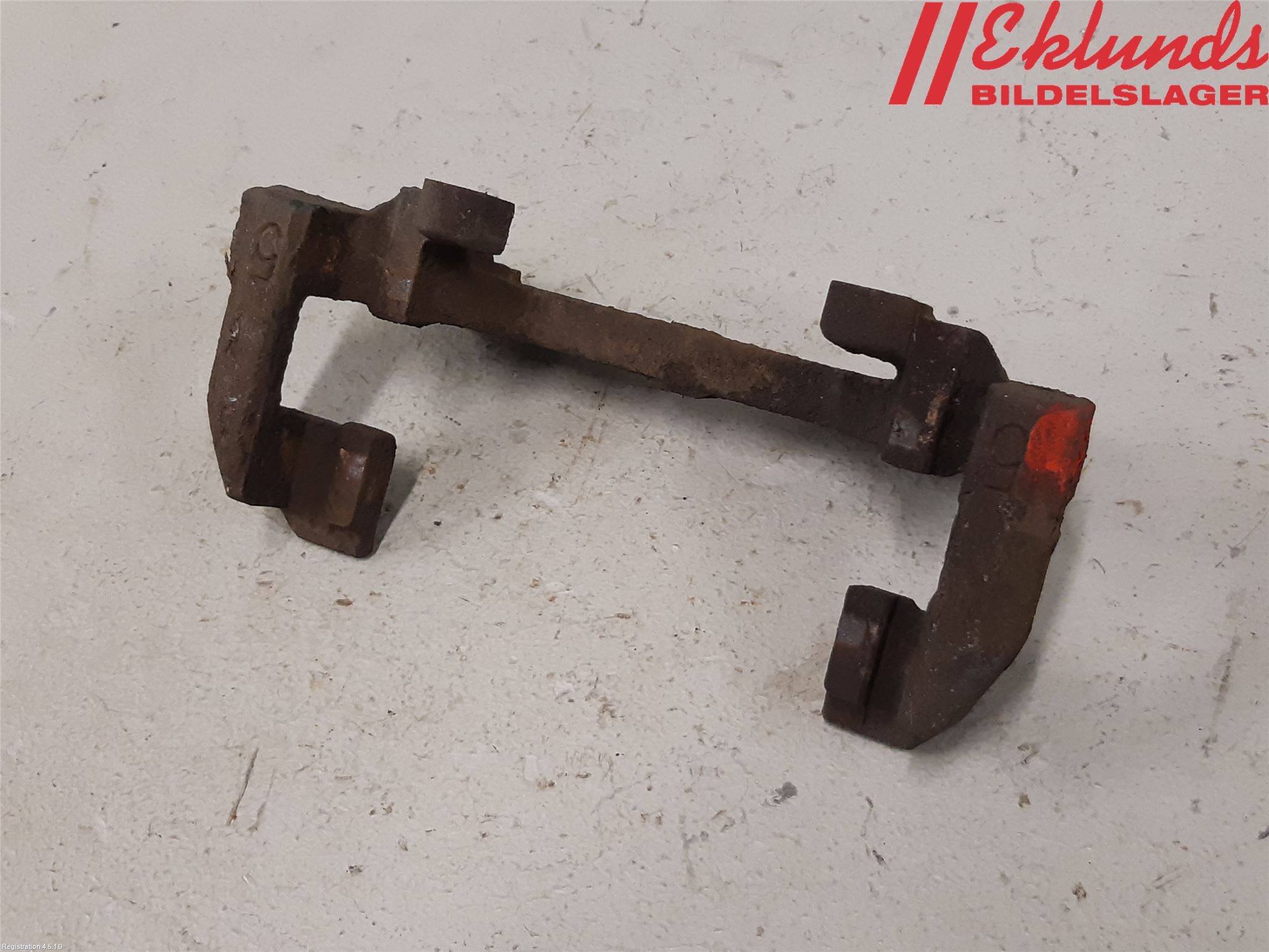 Toyota YARIS XP130 12-14 Bromsokshållare