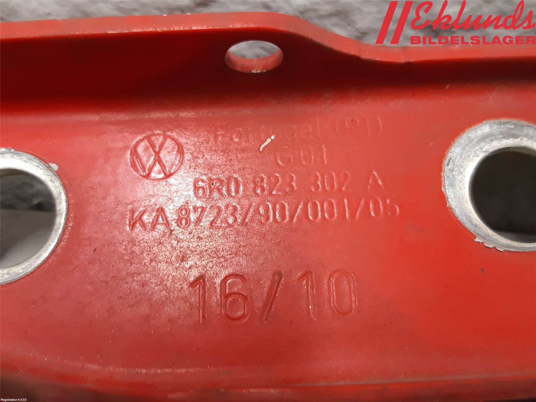 Volkswagen VW POLO 10-17 Huvgångjärn