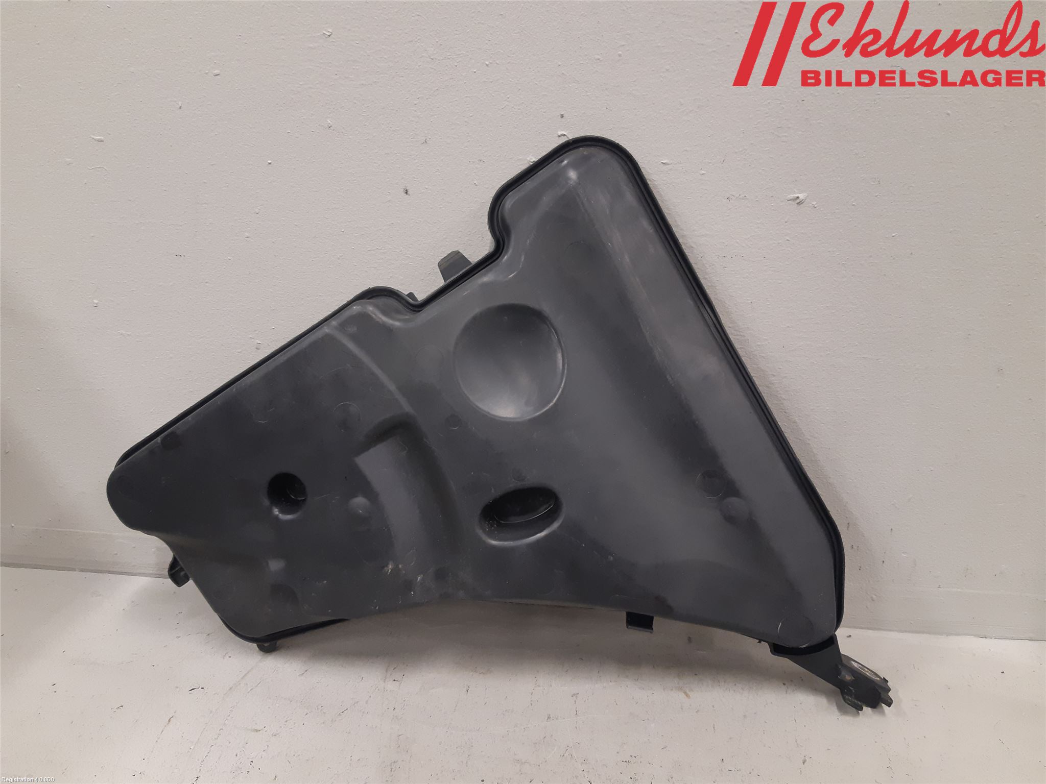 BMW 5 G30/G31/F90 17-23 Spolartank Vindruta-Strål