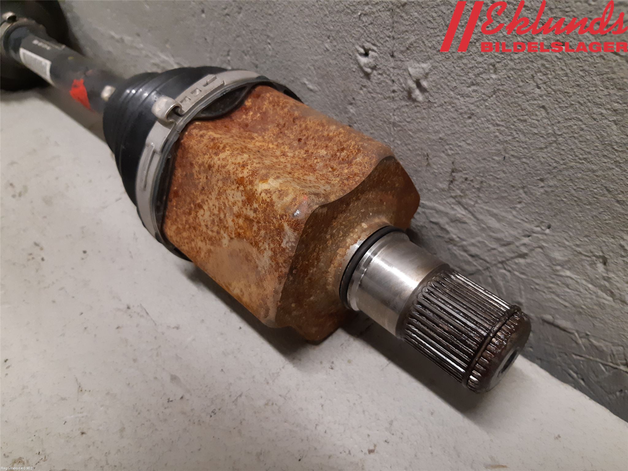 Volkswagen VW PASSAT 15-19 Drivaxel Fram Vänster