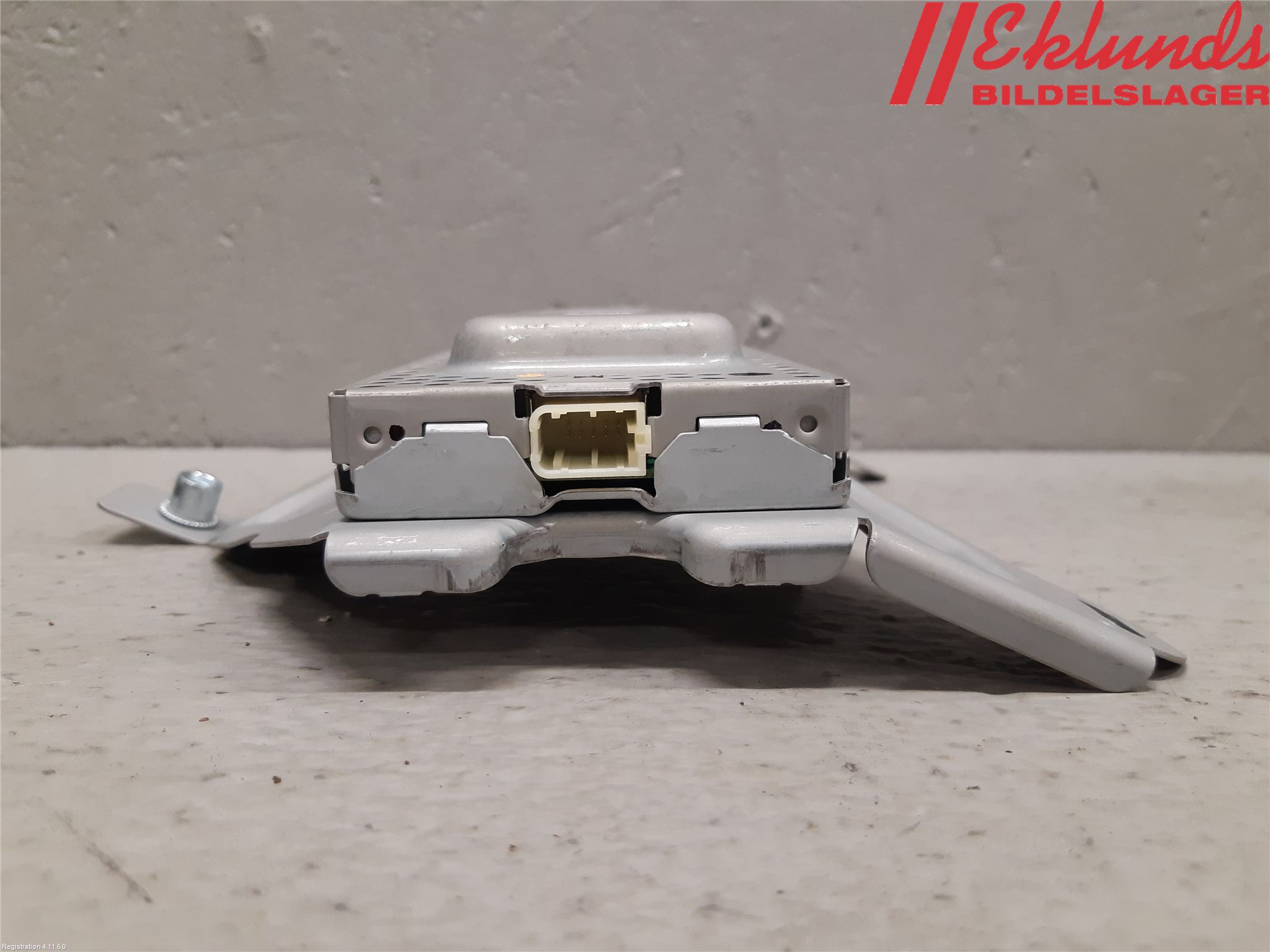 Tesla MODEL Y 21- Radio-Stereo Förstärkare