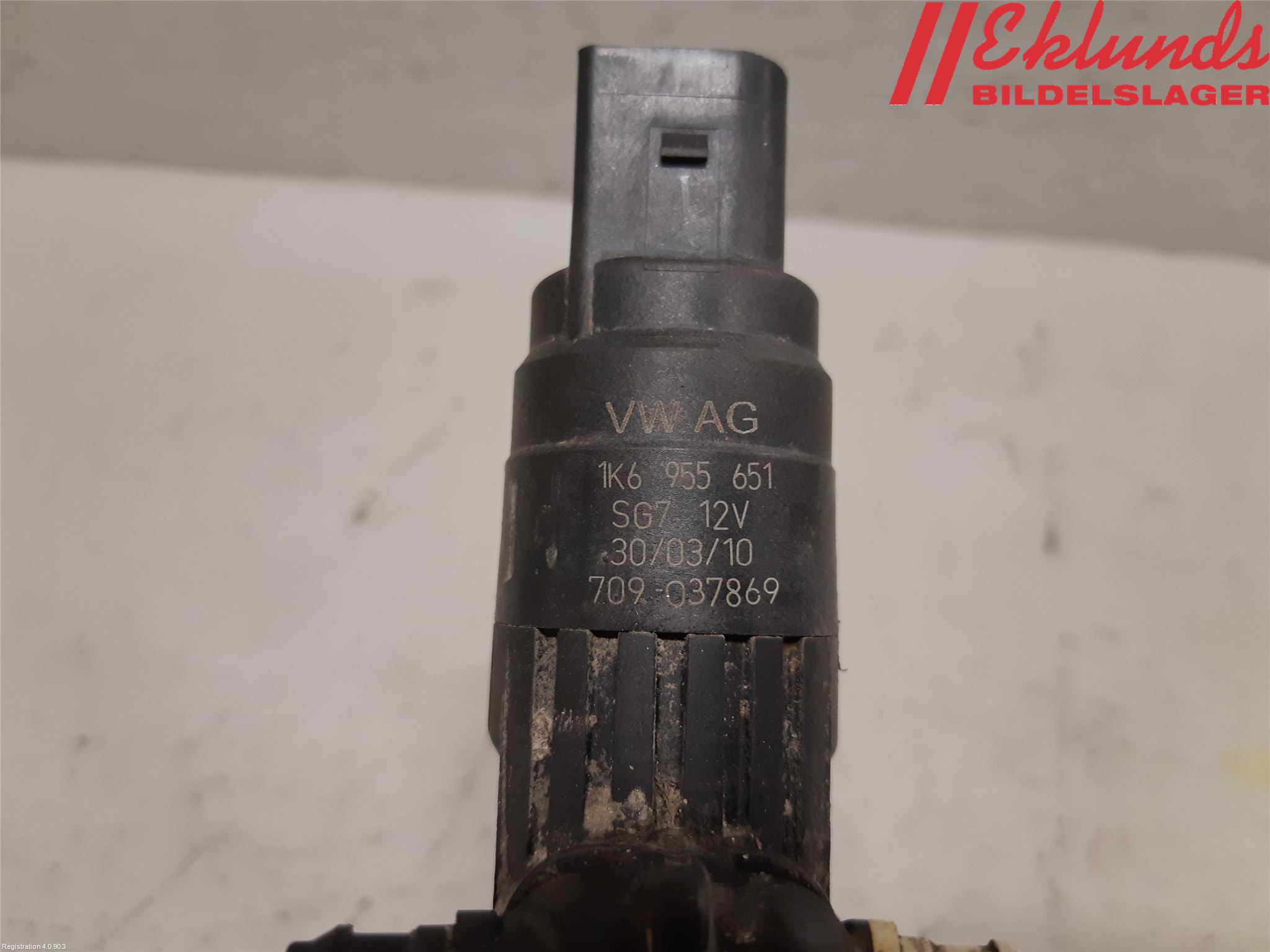 Volkswagen VW CADDY      04-10 Spolarpump Vindruta