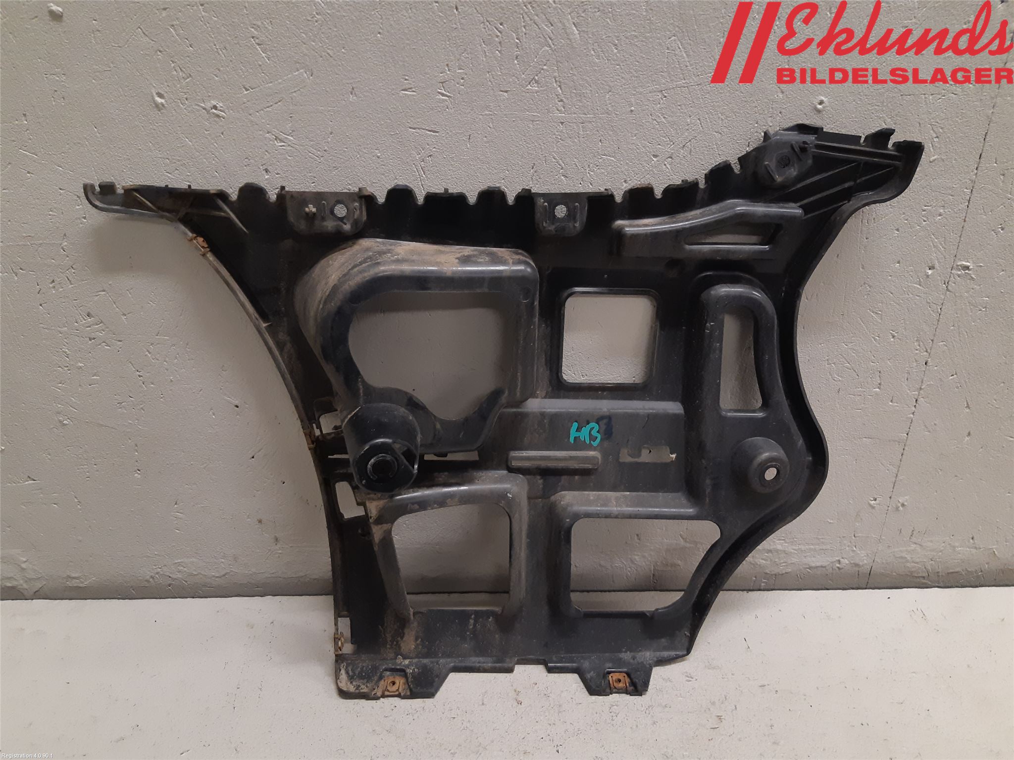 BMW 3 E90/91 SED/TOU 05-12 Stötfångarfäste Bak Hö
