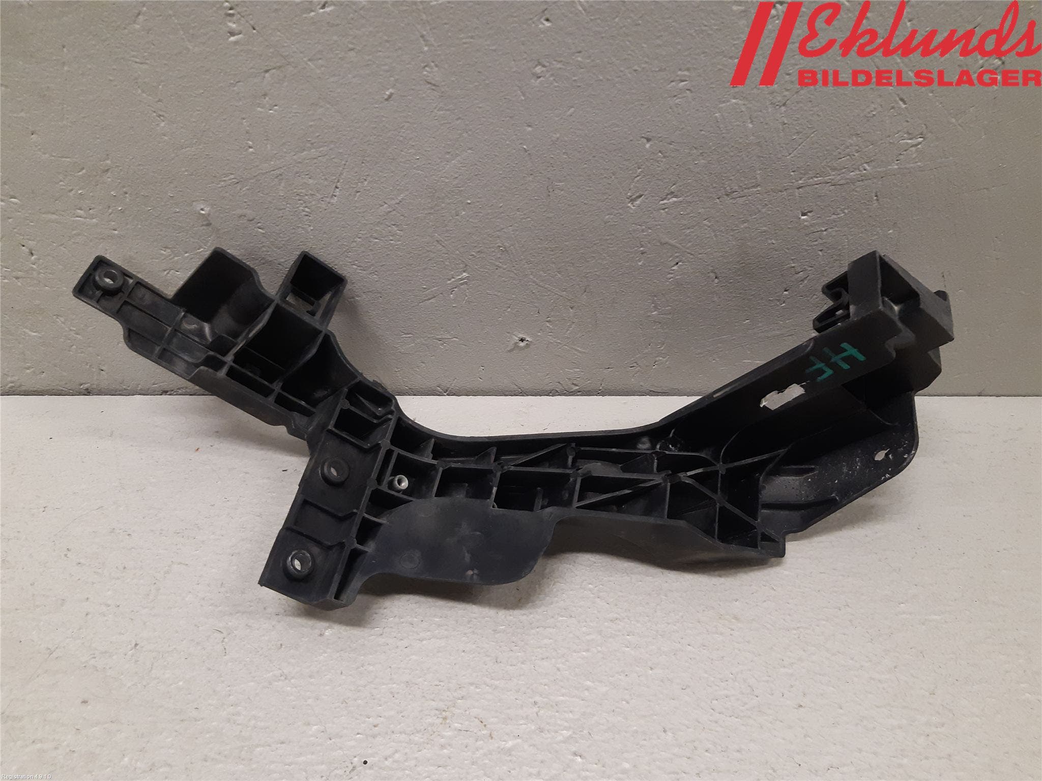 Hyundai i30 GD 13-17 Strålkast Fästsarg