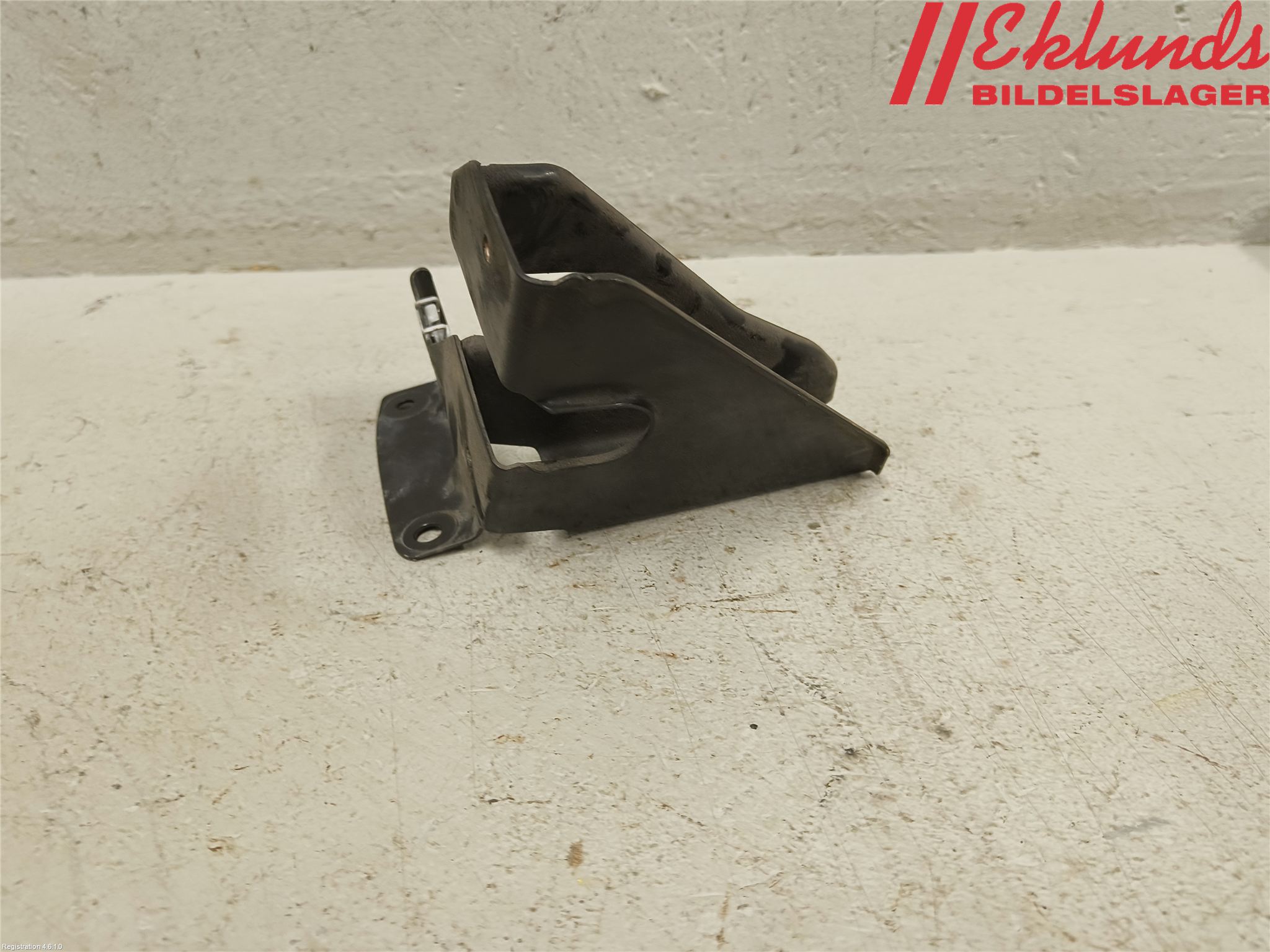 BMW 3 E90/91 SED/TOU 05-12 Kylarfäste-Ram-Balk