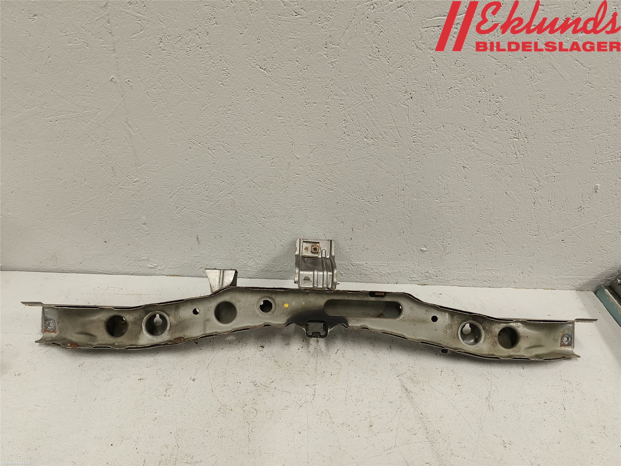 Toyota VERSO 09-18 Front Huvlåsplåt-Balk