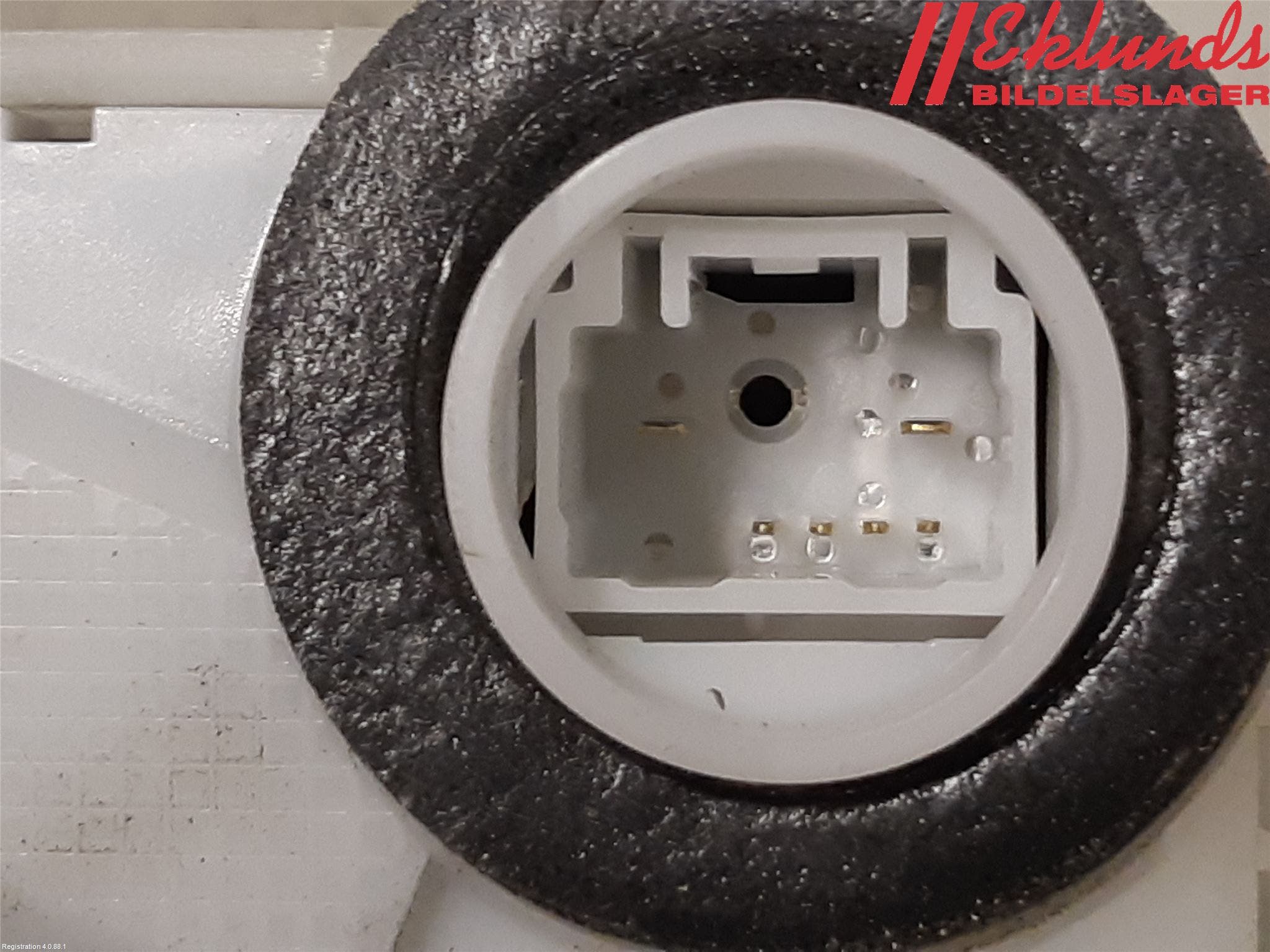 Toyota YARIS XP130 12-14 Låskista-Dörrlås